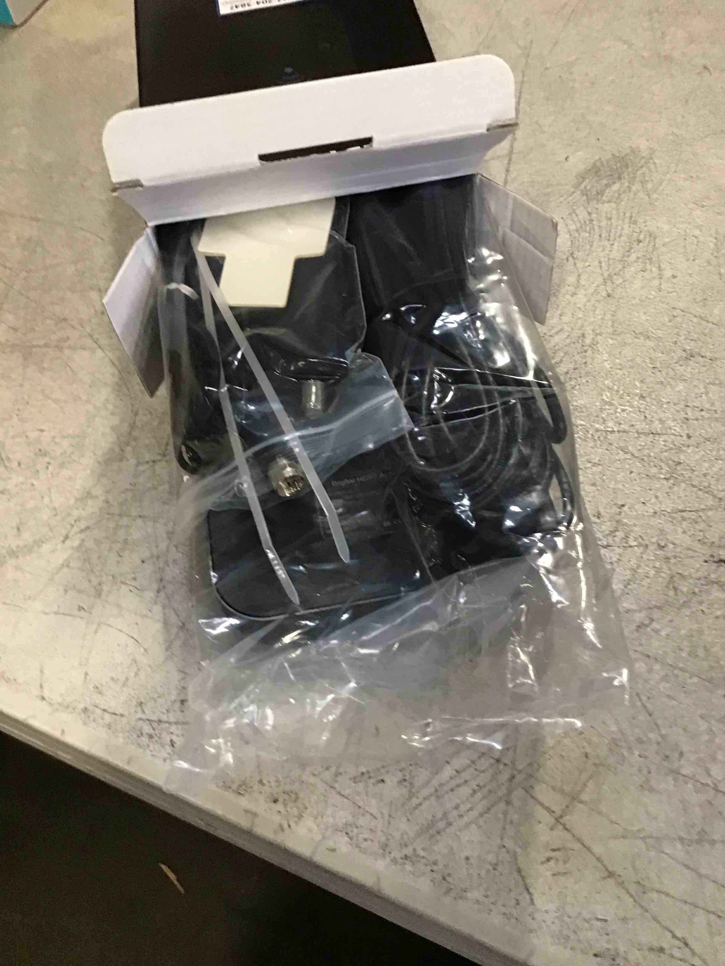 https://s3.amazonaws.com/lotting-images-prod/bidfta/PNK1978936_1742915694363.jpeg