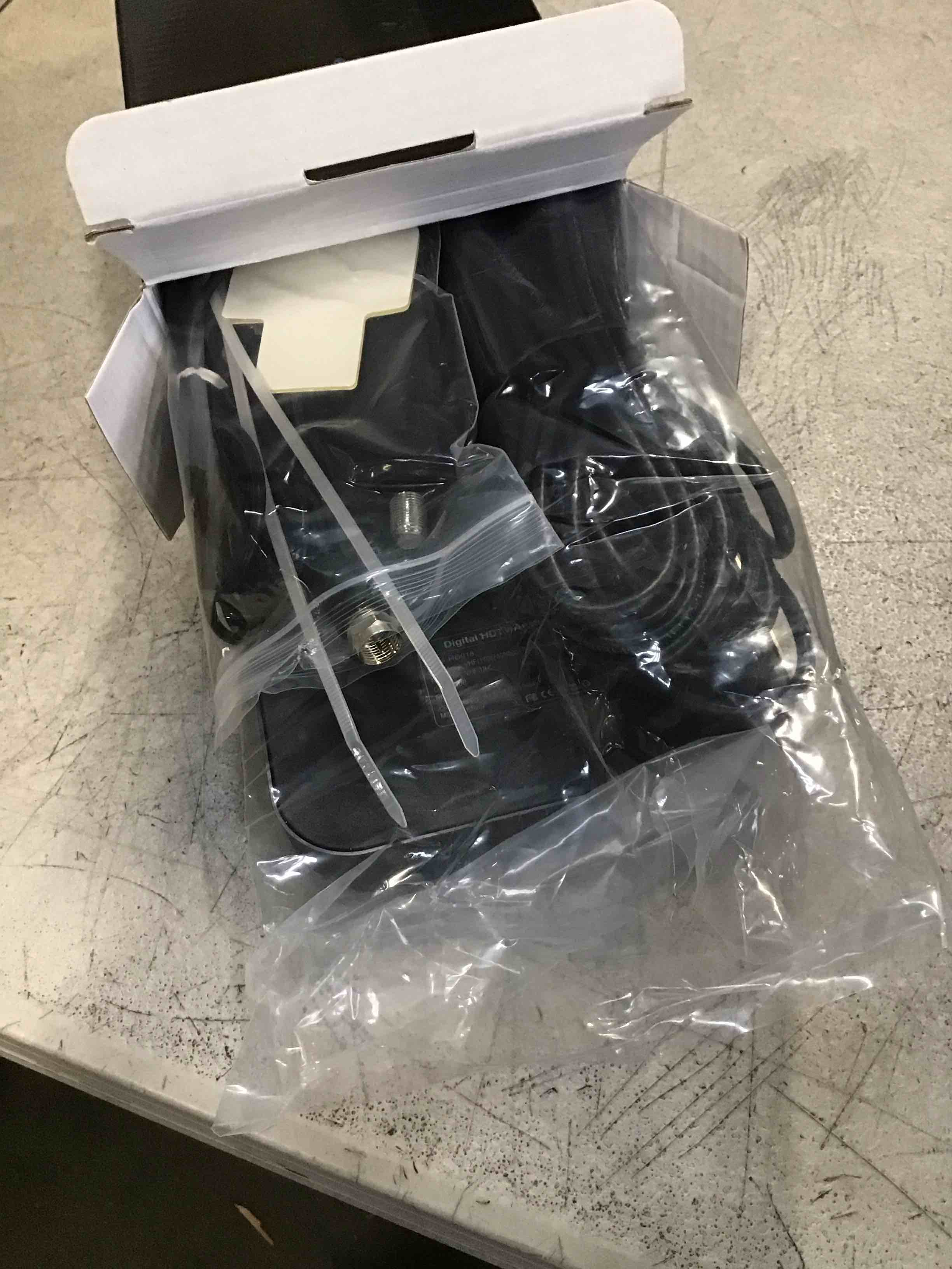 https://s3.amazonaws.com/lotting-images-prod/bidfta/PNK1978936_1742915695700.jpeg