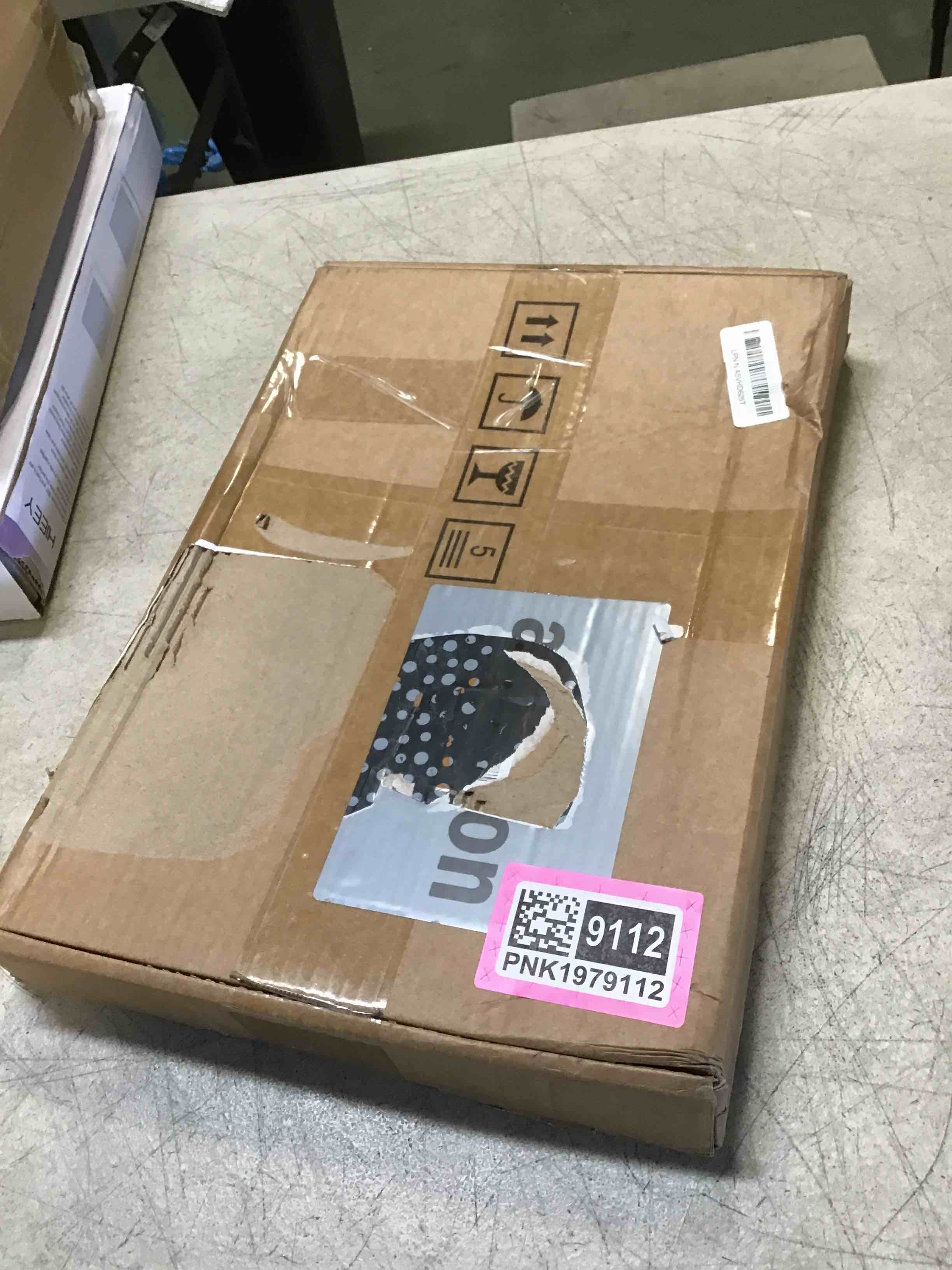 https://s3.amazonaws.com/lotting-images-prod/bidfta/PNK1979112_1743001498447.jpeg