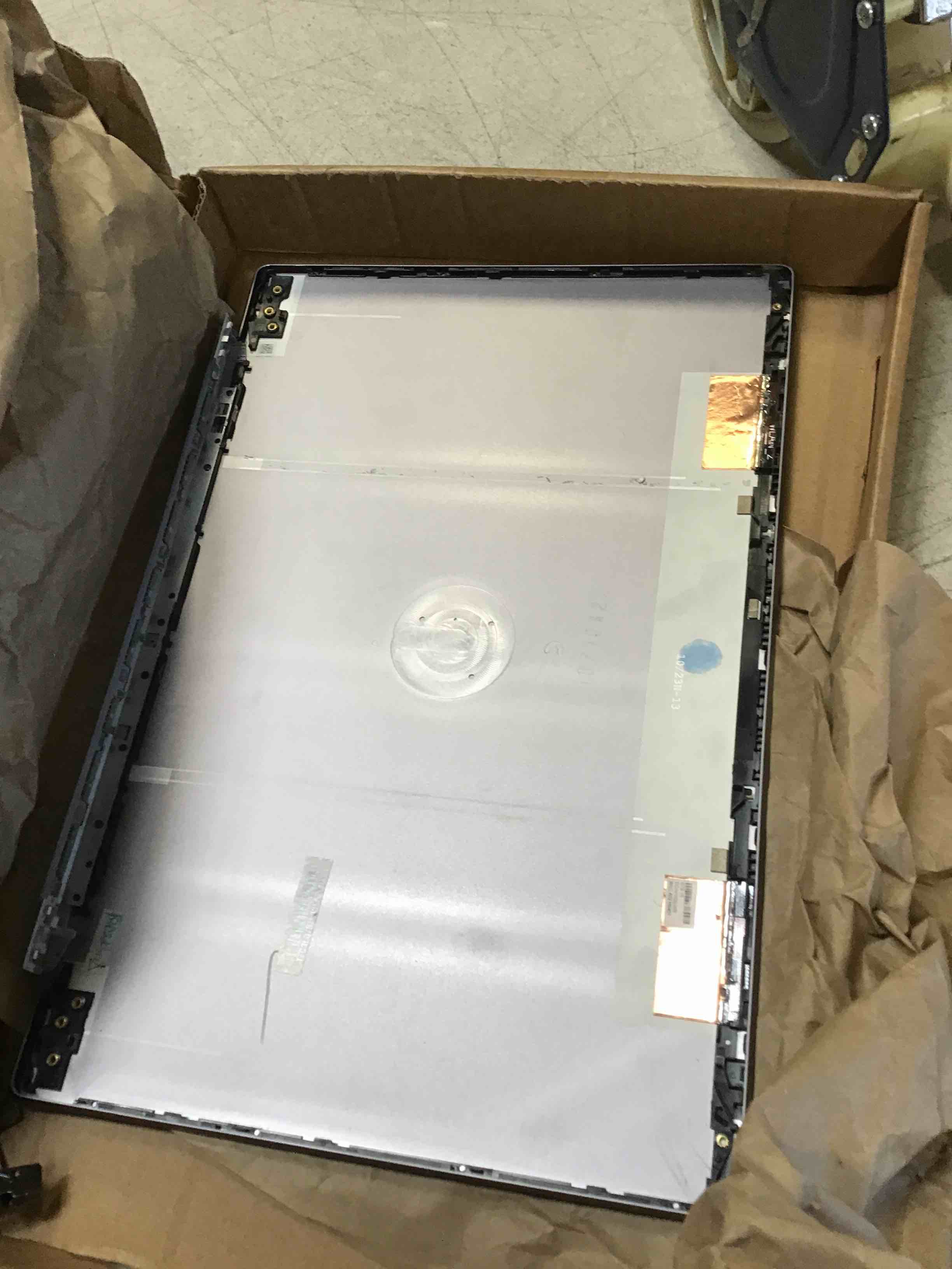https://s3.amazonaws.com/lotting-images-prod/bidfta/PNK1979112_1743001520224.jpeg