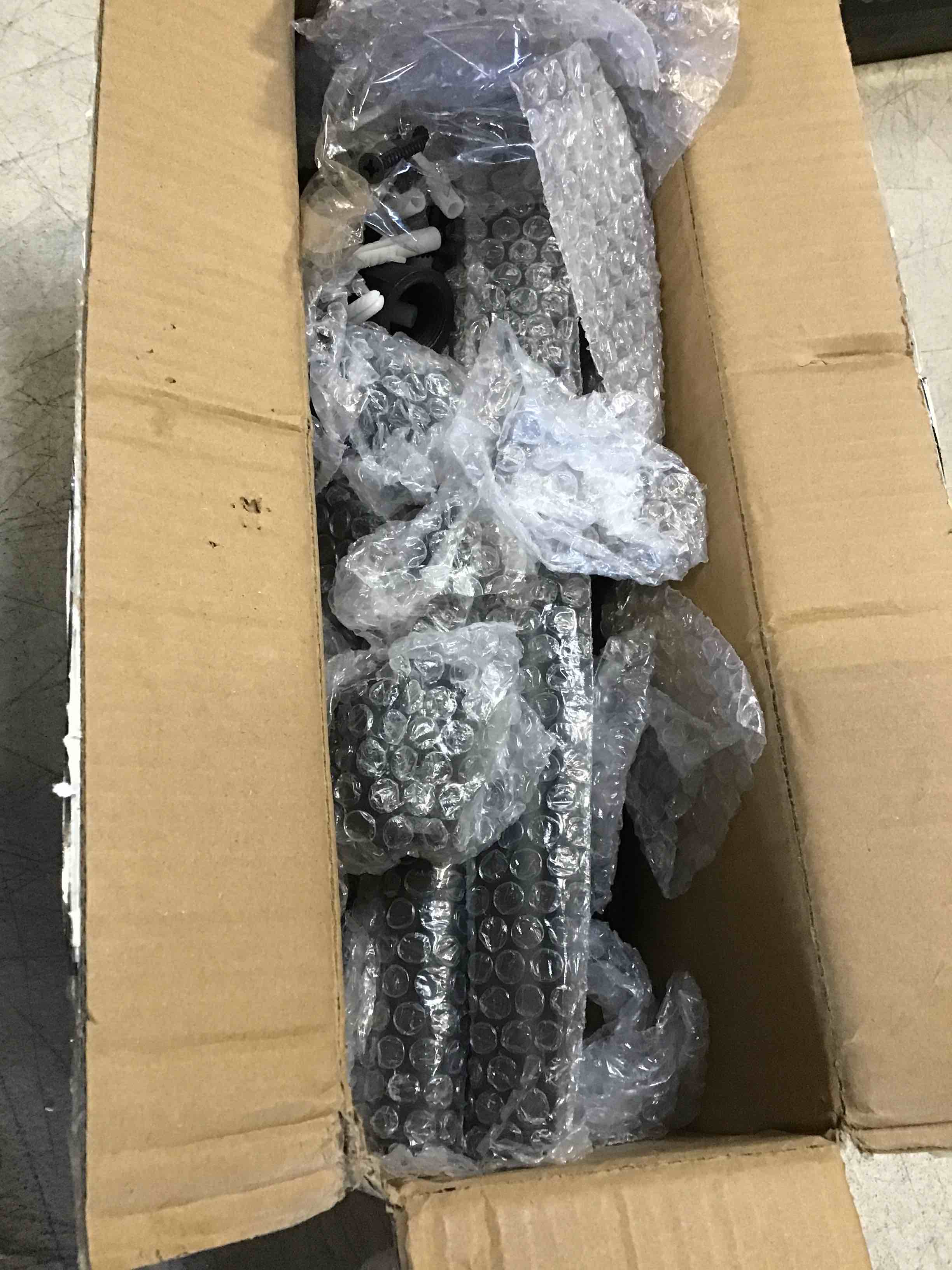 https://s3.amazonaws.com/lotting-images-prod/bidfta/PNK1979126_1743001023513.jpeg