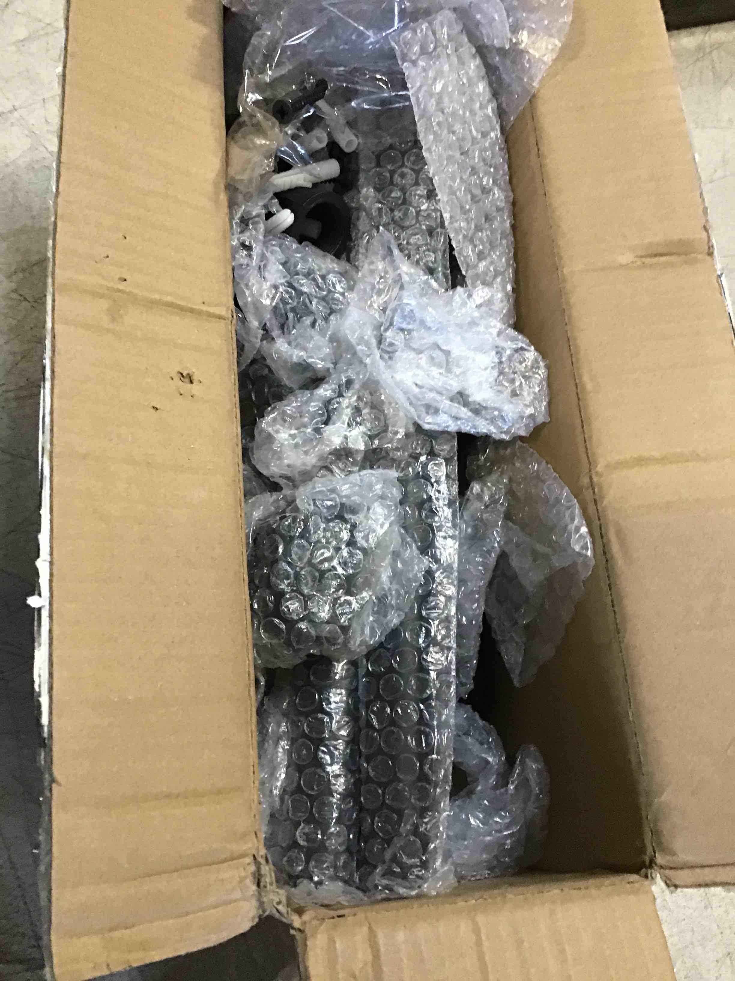 https://s3.amazonaws.com/lotting-images-prod/bidfta/PNK1979126_1743001024706.jpeg