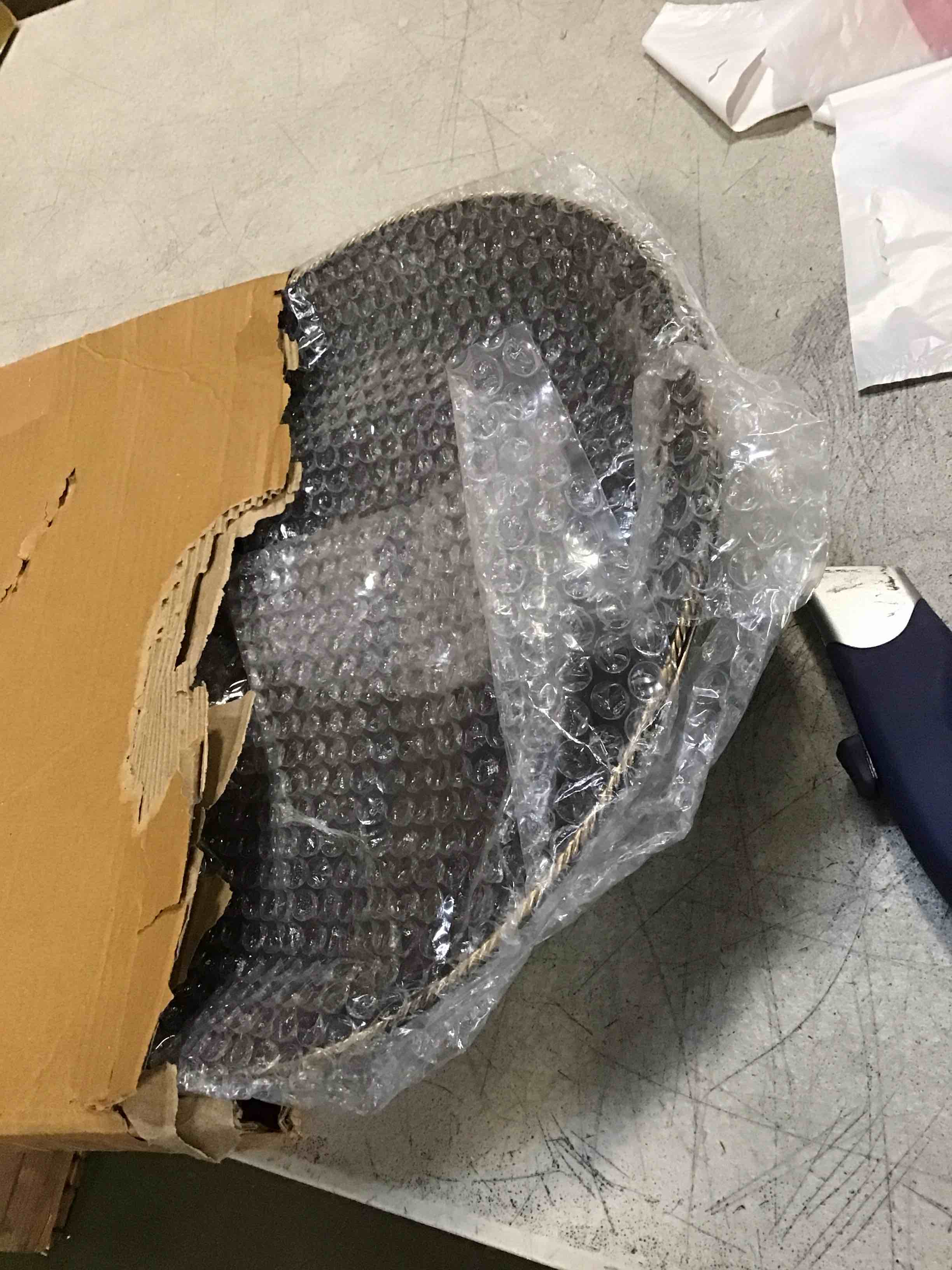 https://s3.amazonaws.com/lotting-images-prod/bidfta/PNK1979778_1743597726020.jpeg