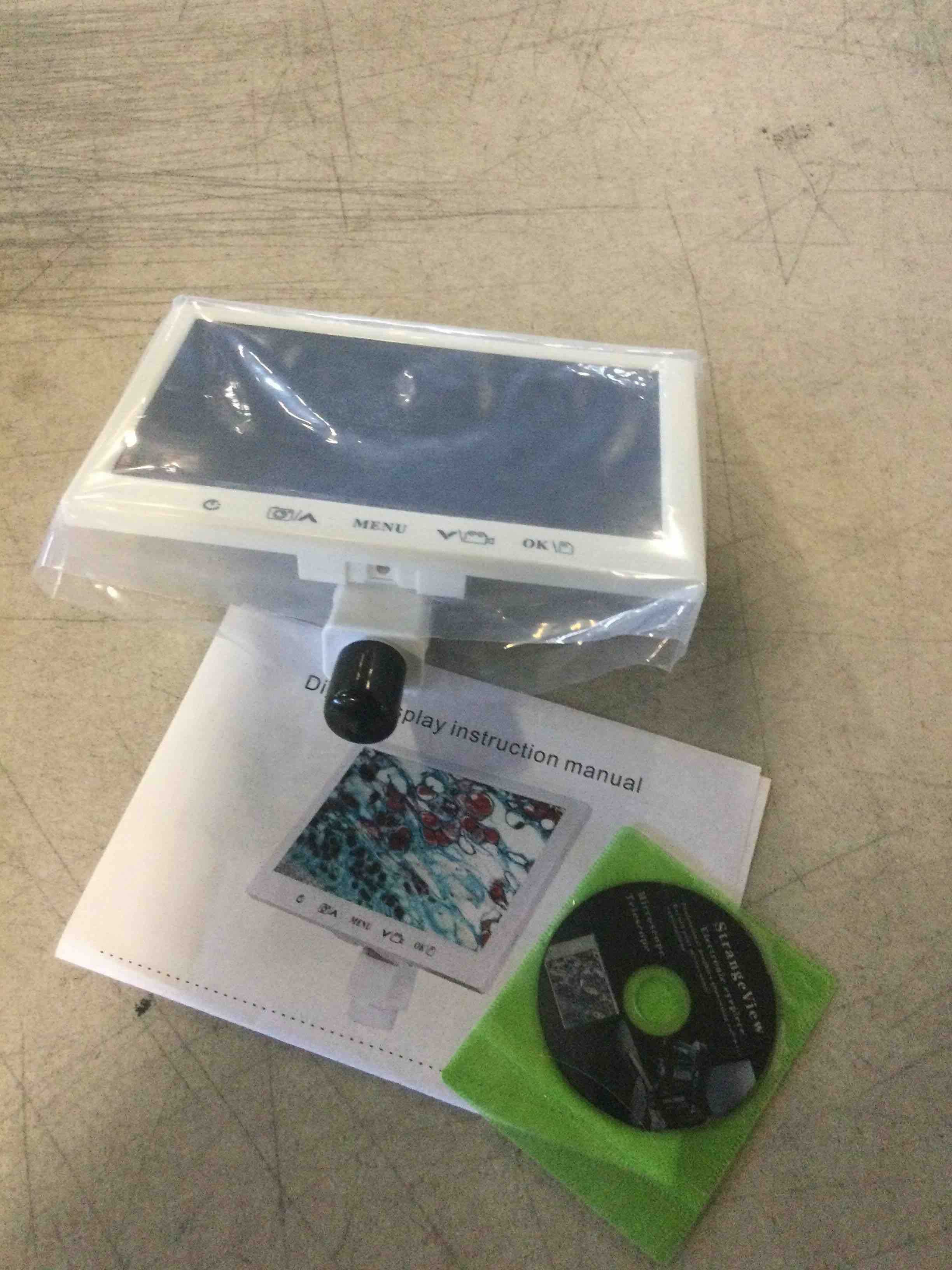 AmScope - 9" Screen with Built-in Camera for Microscopes - HDC109-23