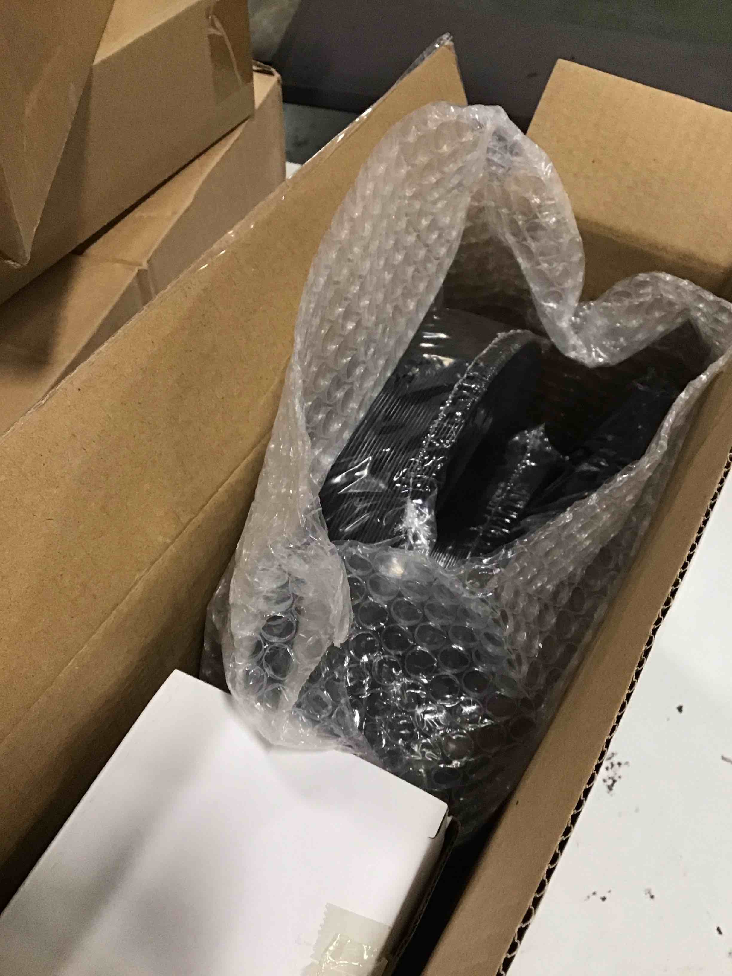 https://s3.amazonaws.com/lotting-images-prod/bidfta/PNK2014878_1736264190902.jpeg
