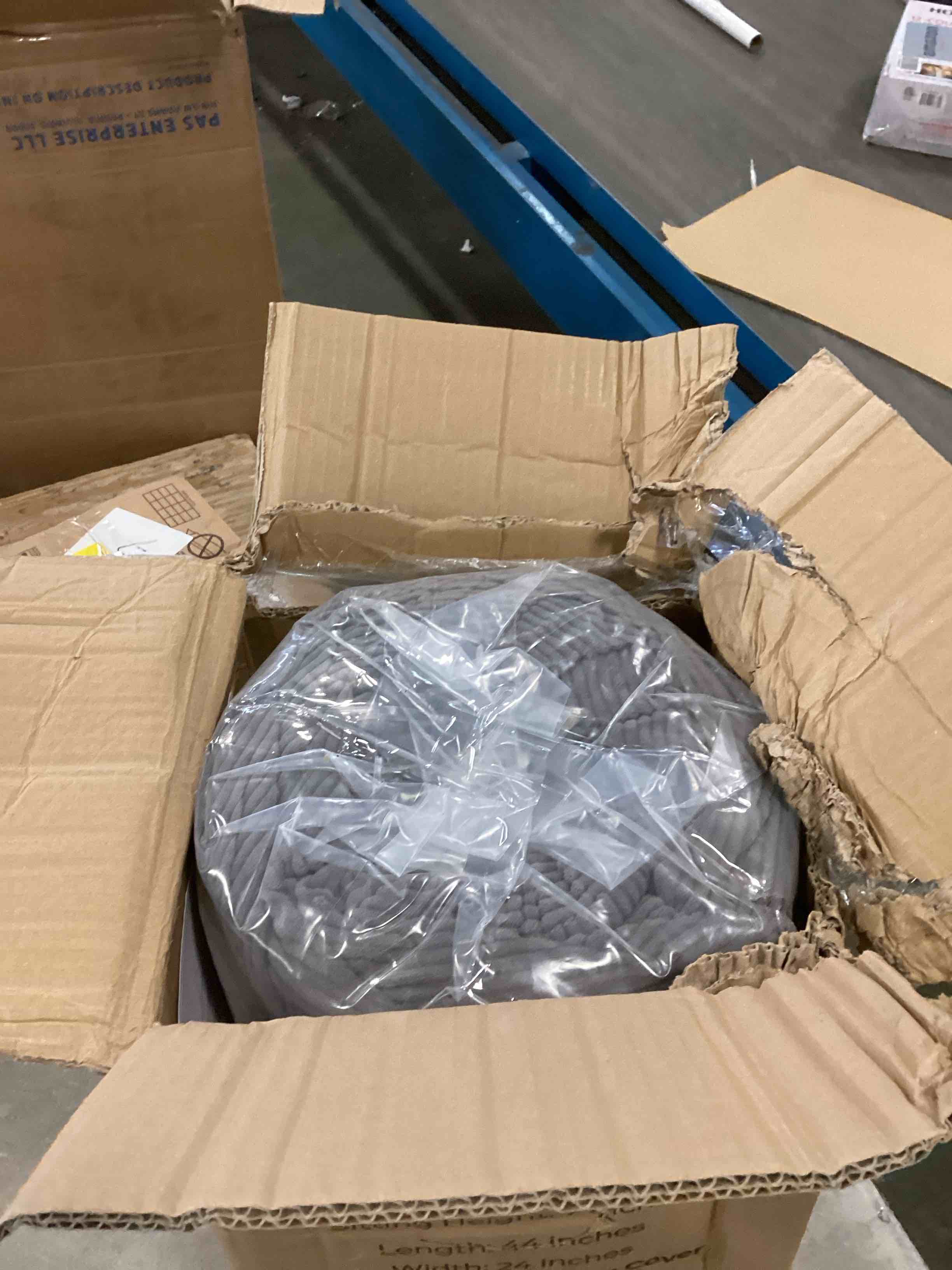 https://s3.amazonaws.com/lotting-images-prod/bidfta/PNK2020065_1736268276669.jpeg