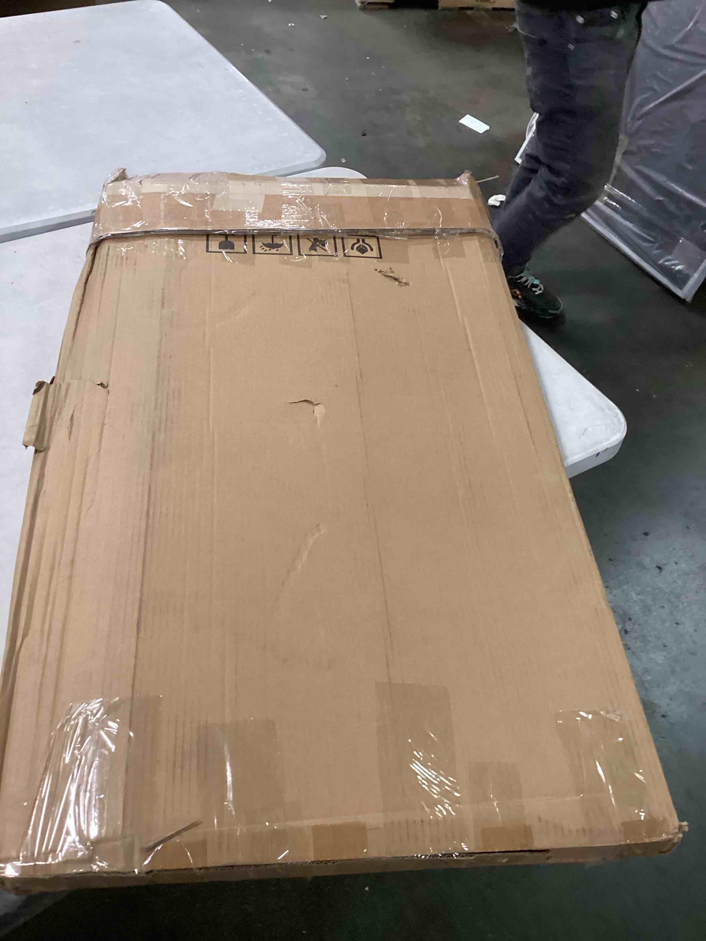 https://s3.amazonaws.com/lotting-images-prod/bidfta/PNK2020292_1736360140785.jpeg