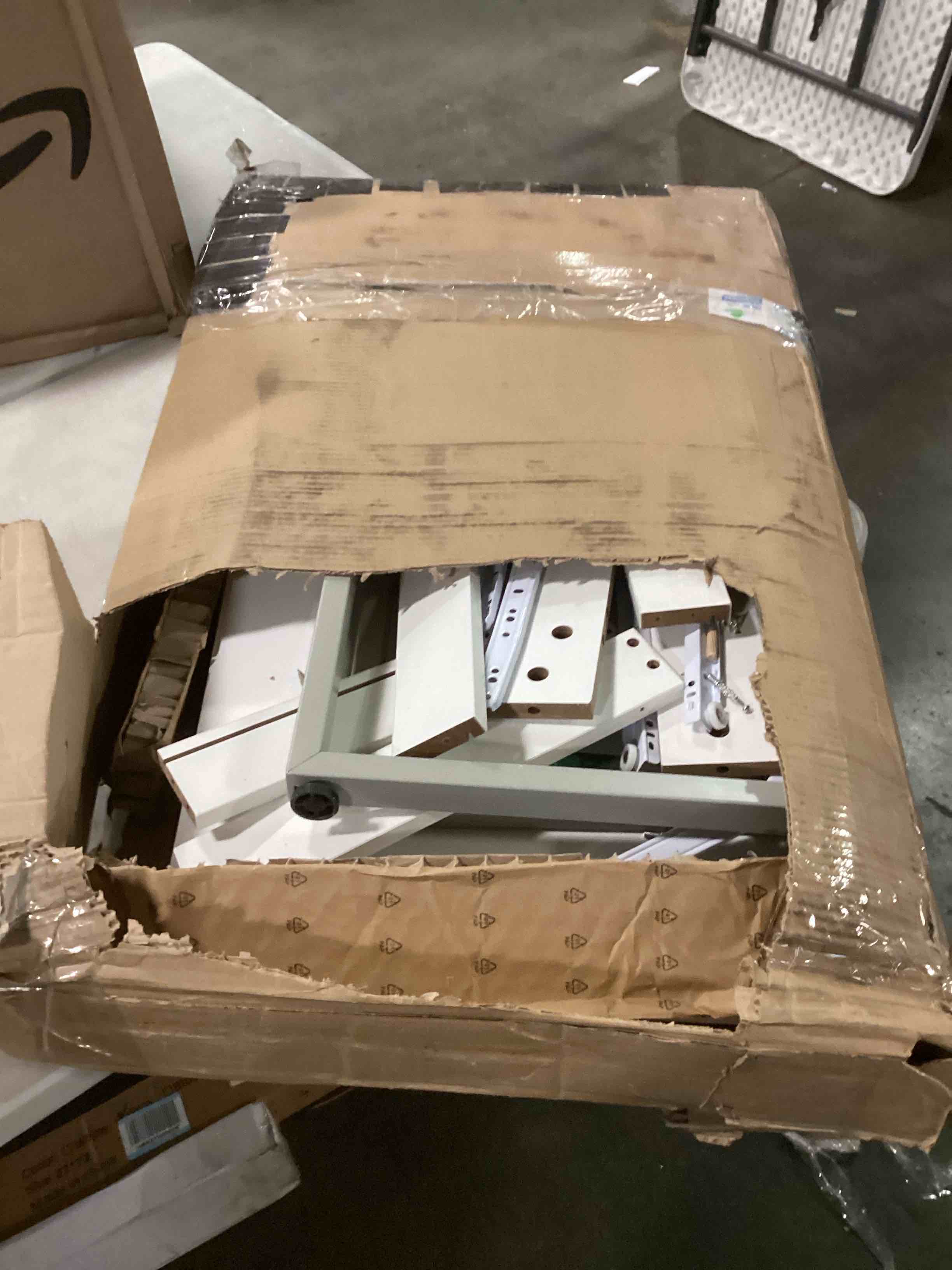 https://s3.amazonaws.com/lotting-images-prod/bidfta/PNK2020431_1736430503233.jpeg