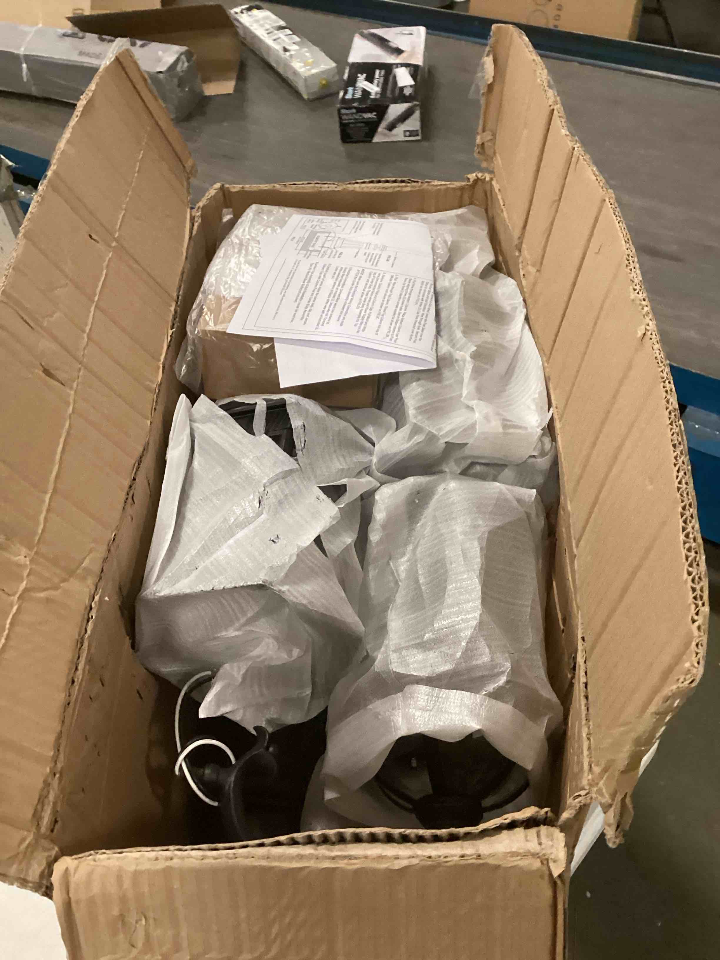 https://s3.amazonaws.com/lotting-images-prod/bidfta/PNK2020848_1736543846483.jpeg