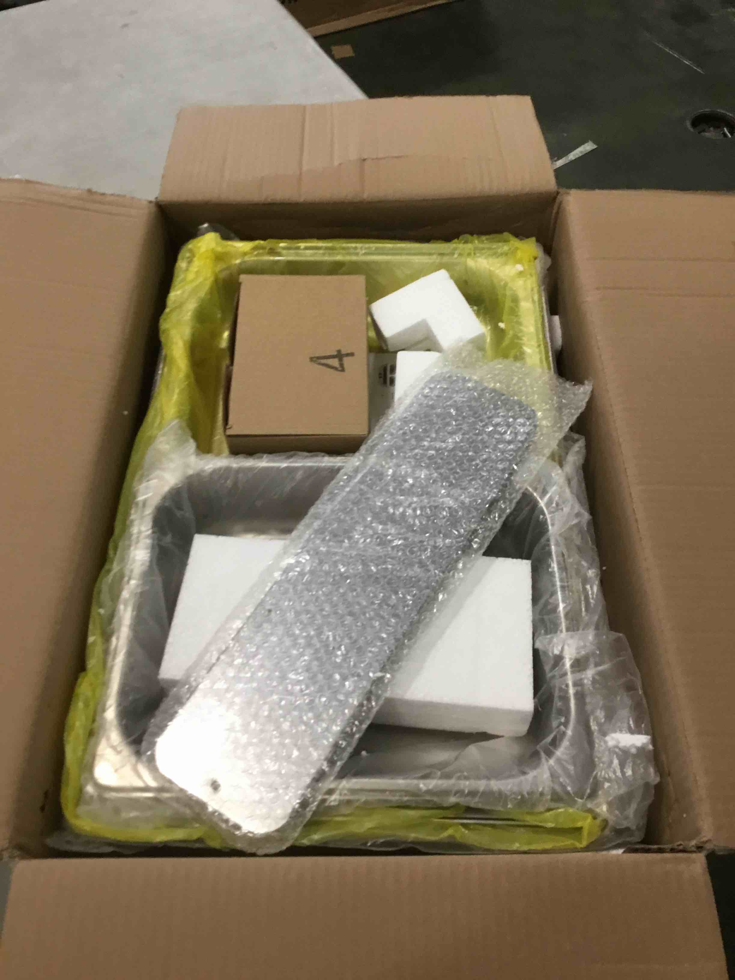 https://s3.amazonaws.com/lotting-images-prod/bidfta/PNK2020930_1736784419633.jpeg