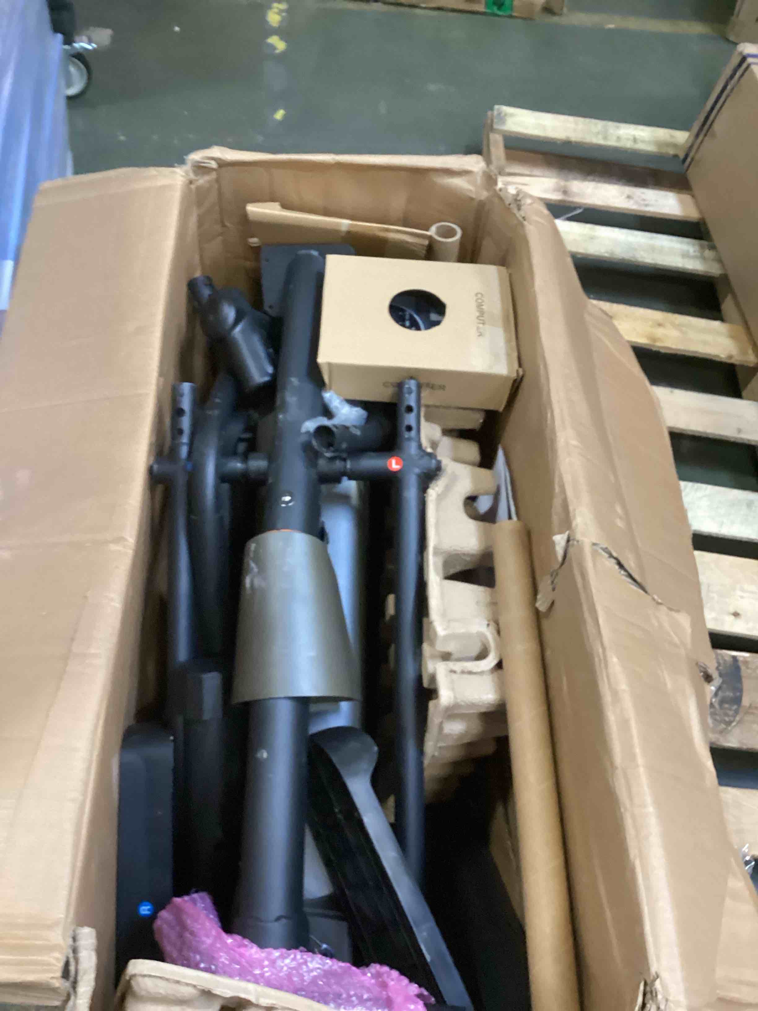 https://s3.amazonaws.com/lotting-images-prod/bidfta/PNK2021479_1738865542337.jpeg