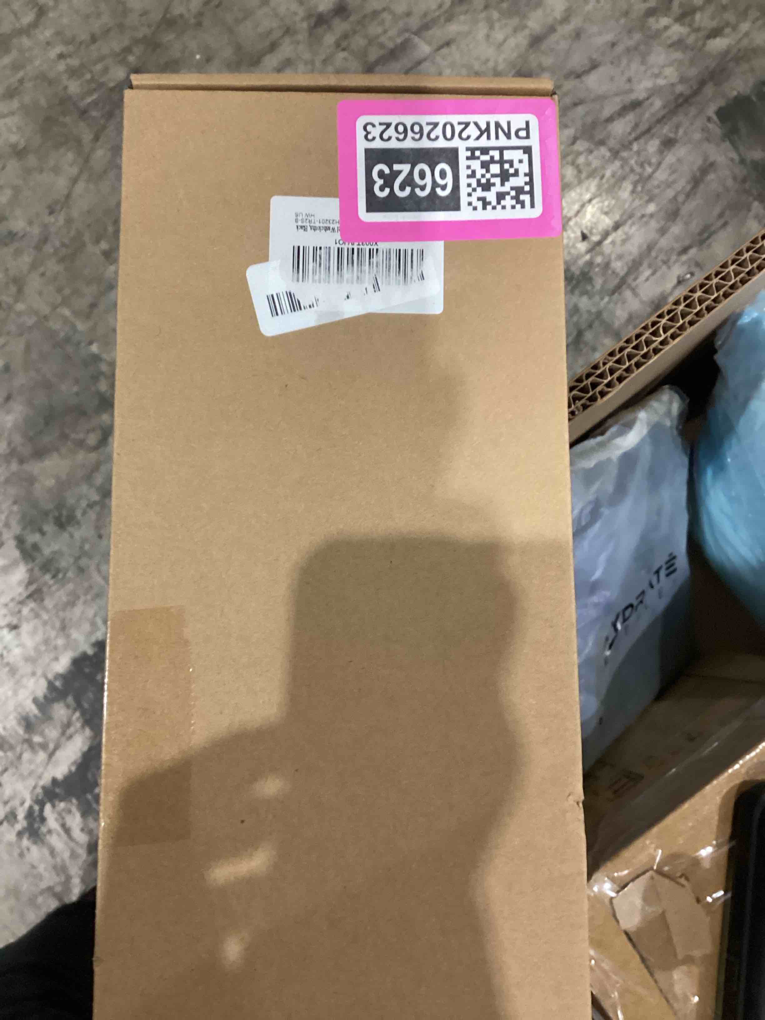 https://s3.amazonaws.com/lotting-images-prod/bidfta/PNK2026623_1736705369587.jpeg