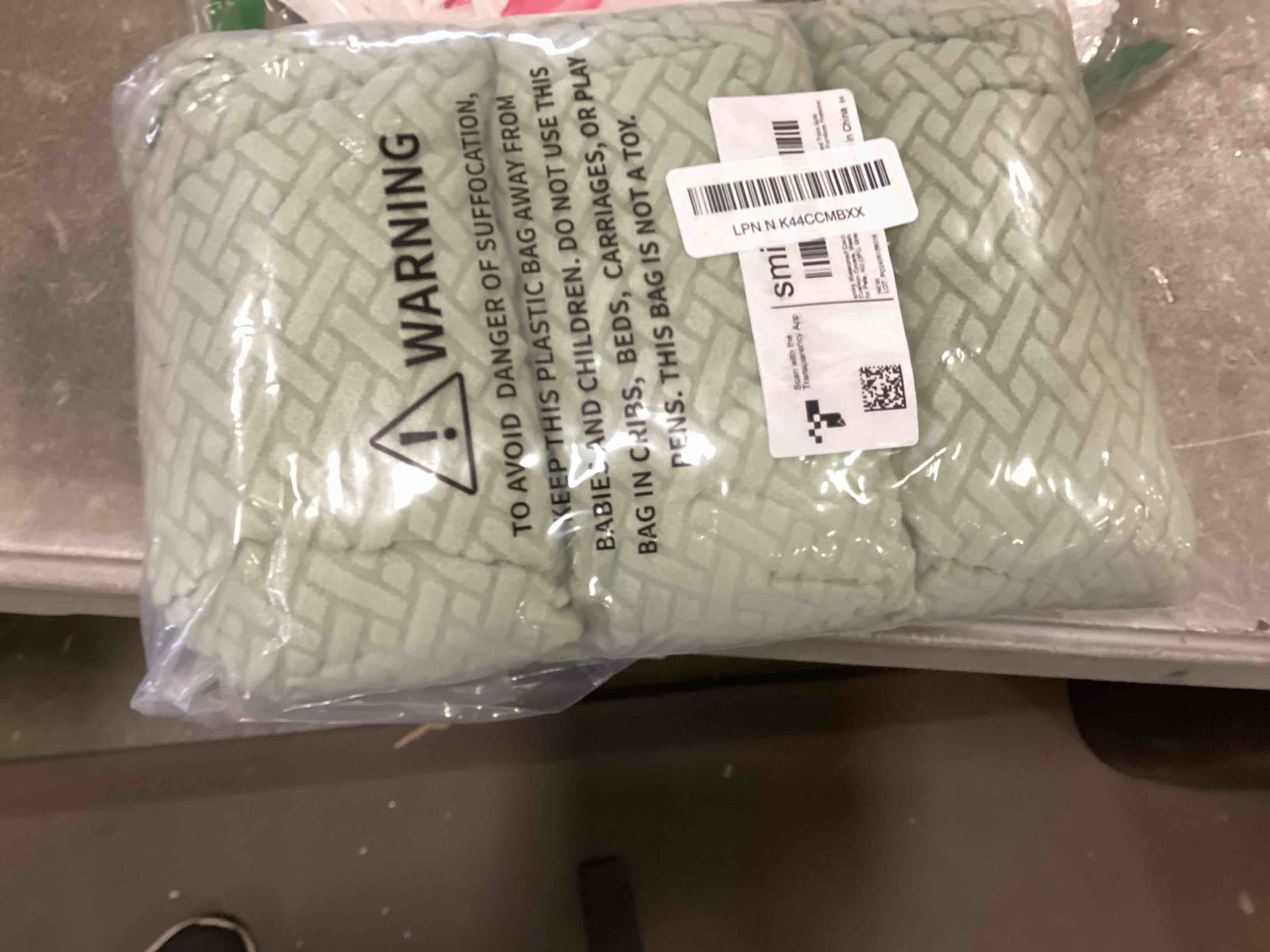 https://s3.amazonaws.com/lotting-images-prod/bidfta/PNK2026643_1736369304229.jpeg