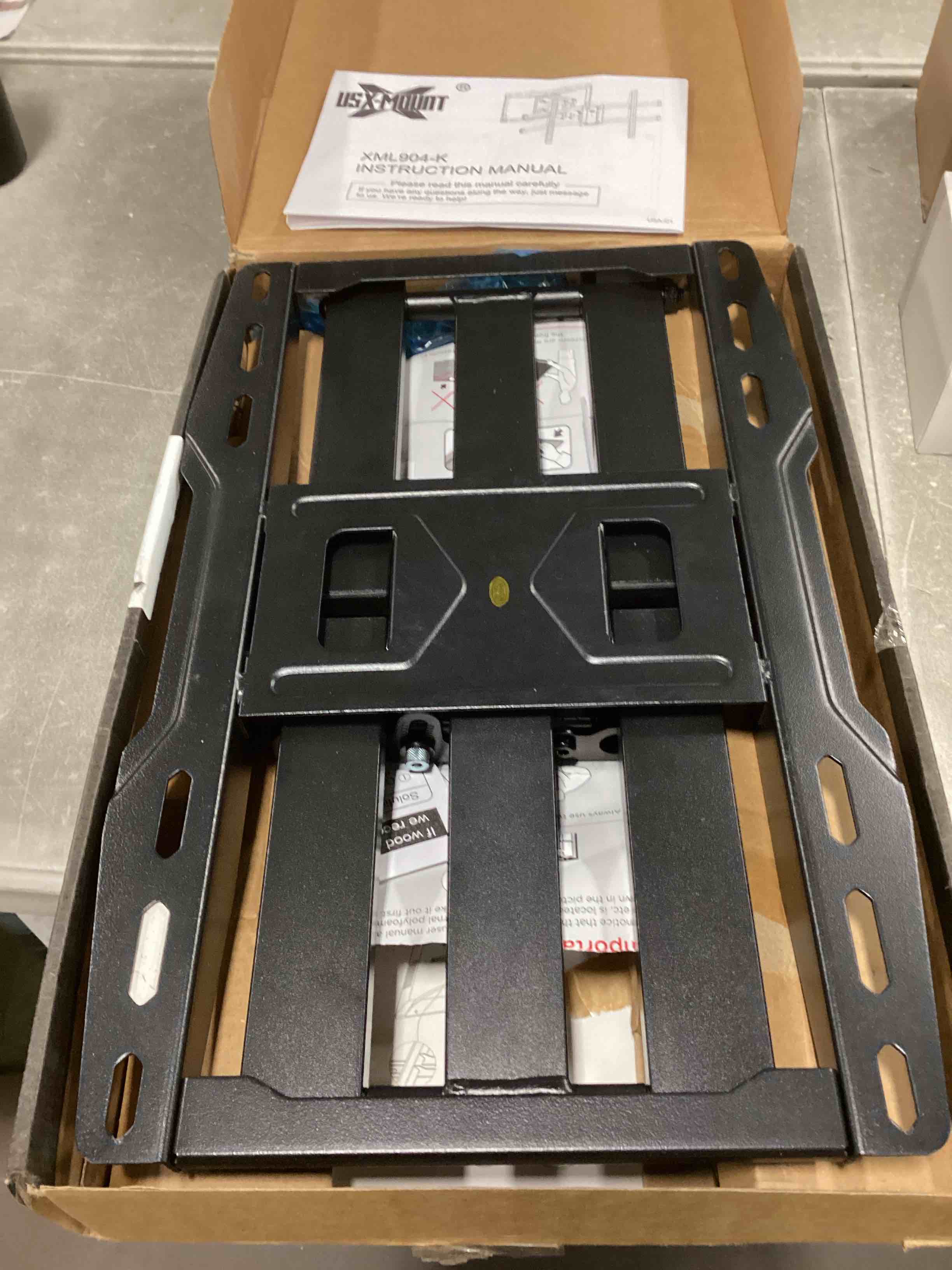 https://s3.amazonaws.com/lotting-images-prod/bidfta/PNK2026649_1736424500779.jpeg