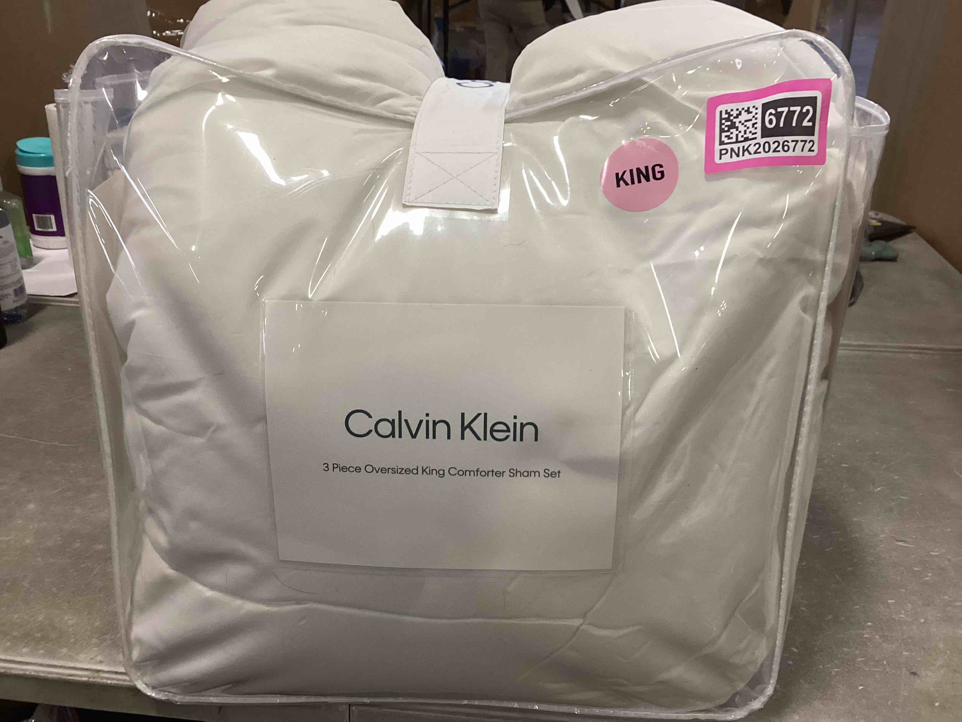 Calvin Klein - King 3- pieces Comforter Set, Luxuriously Soft & Breathable Bedding with Matching Shams, Casual Home Decor (Seersucker White, King