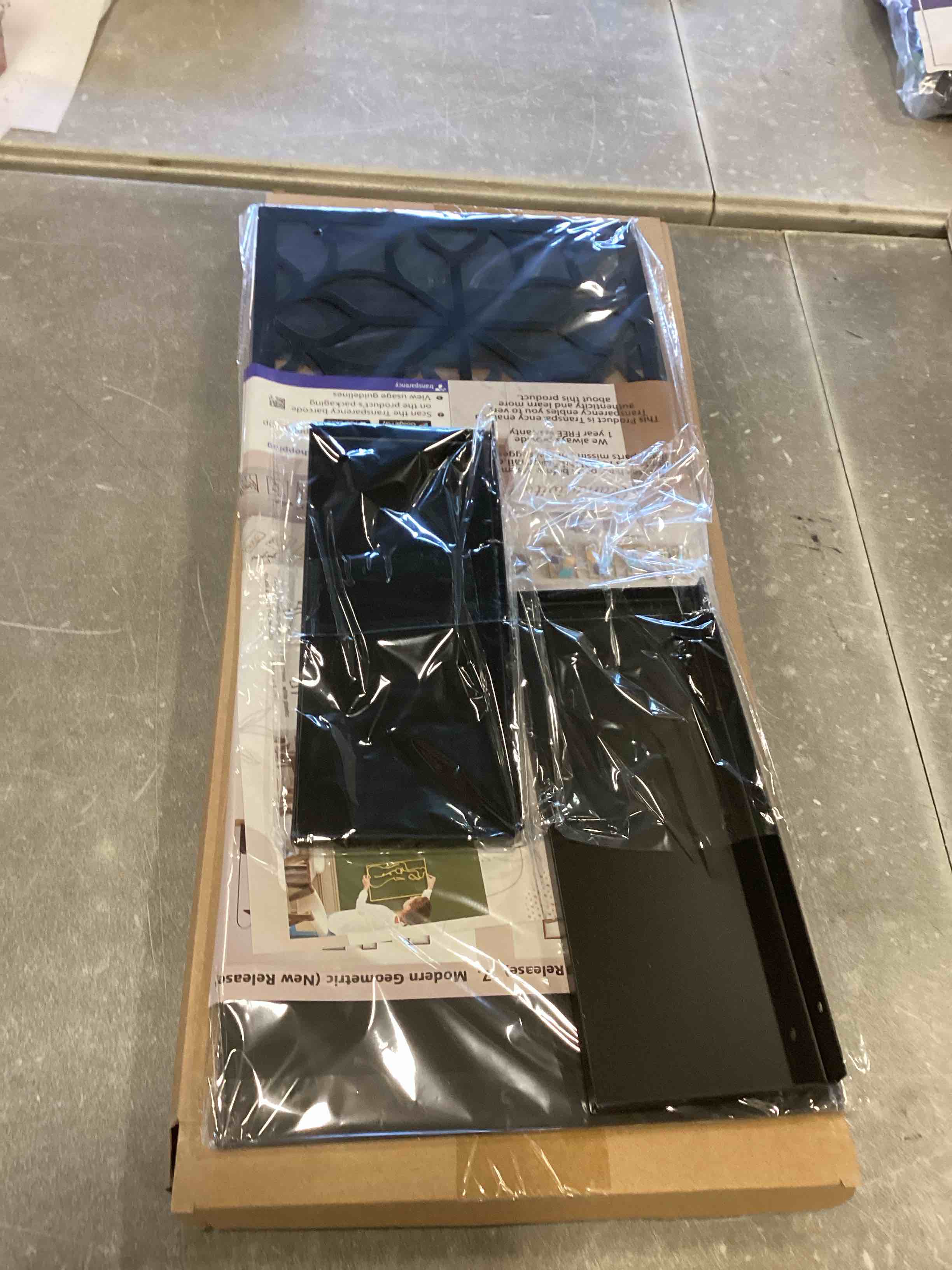 https://s3.amazonaws.com/lotting-images-prod/bidfta/PNK2027023_1736794186396.jpeg
