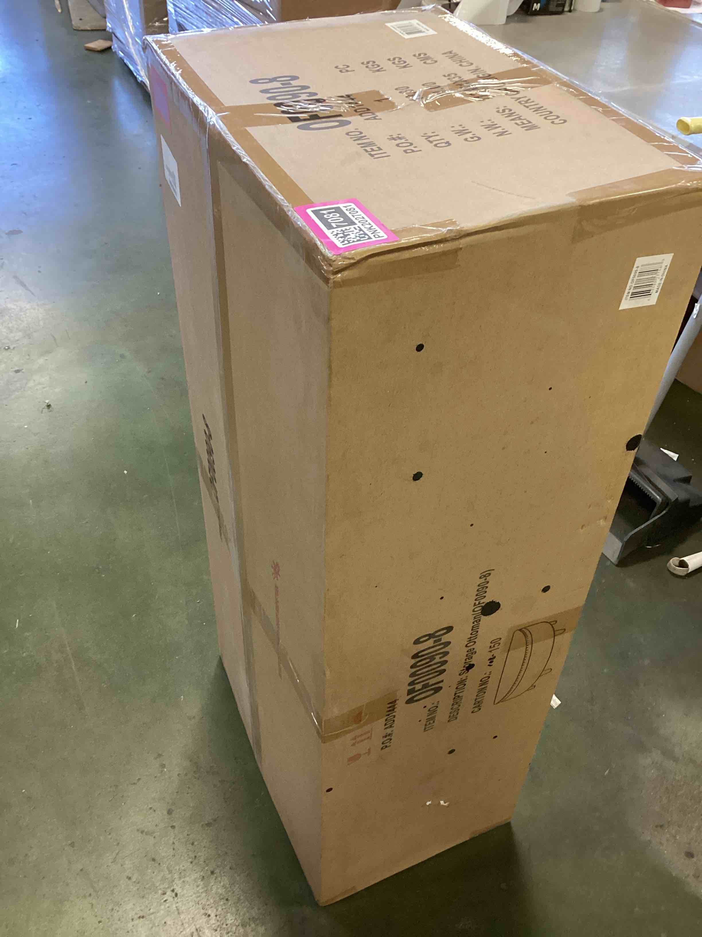 https://s3.amazonaws.com/lotting-images-prod/bidfta/PNK2027081_1736799010304.jpeg