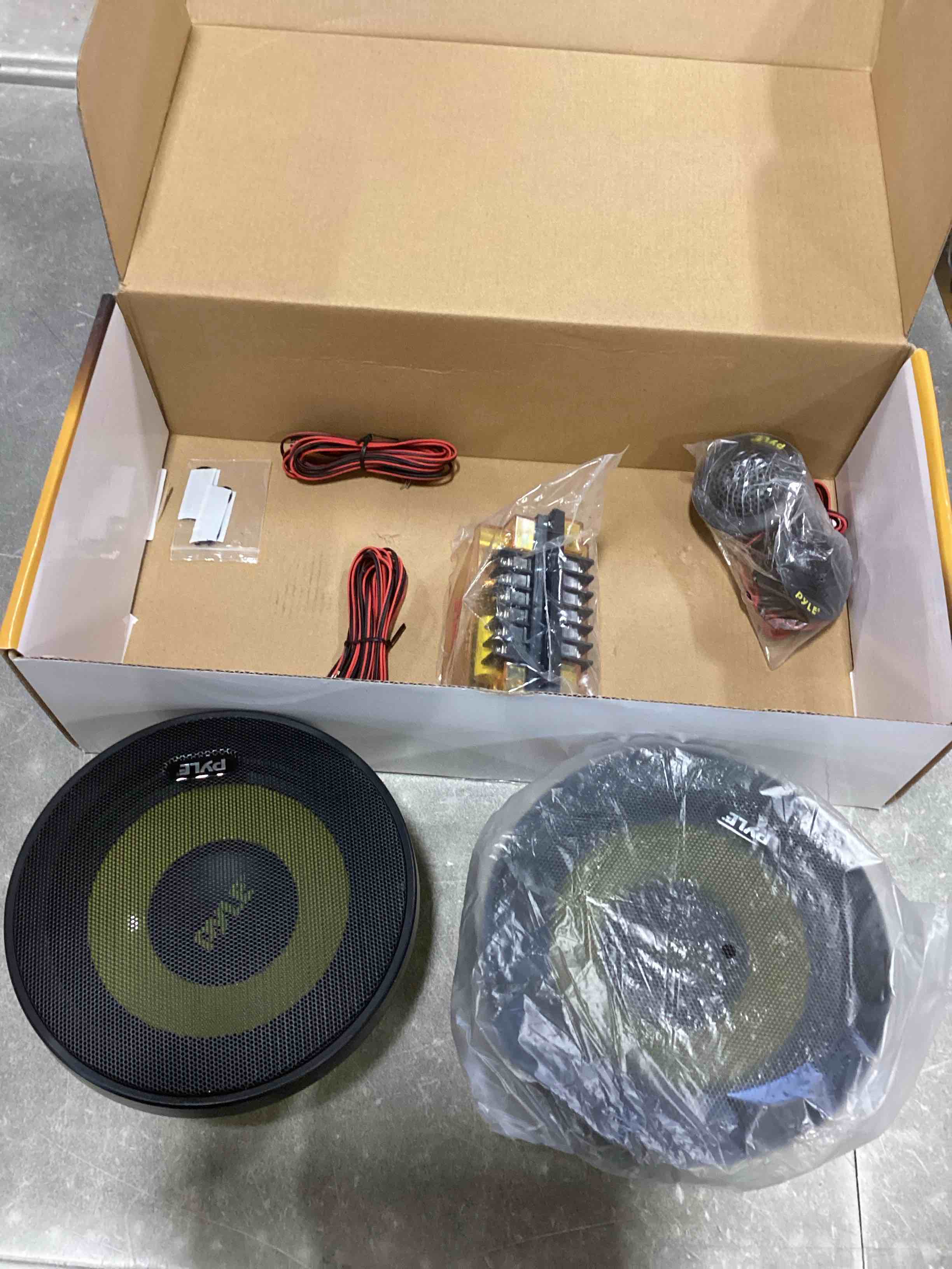 https://s3.amazonaws.com/lotting-images-prod/bidfta/PNK2027371_1736885108604.jpeg