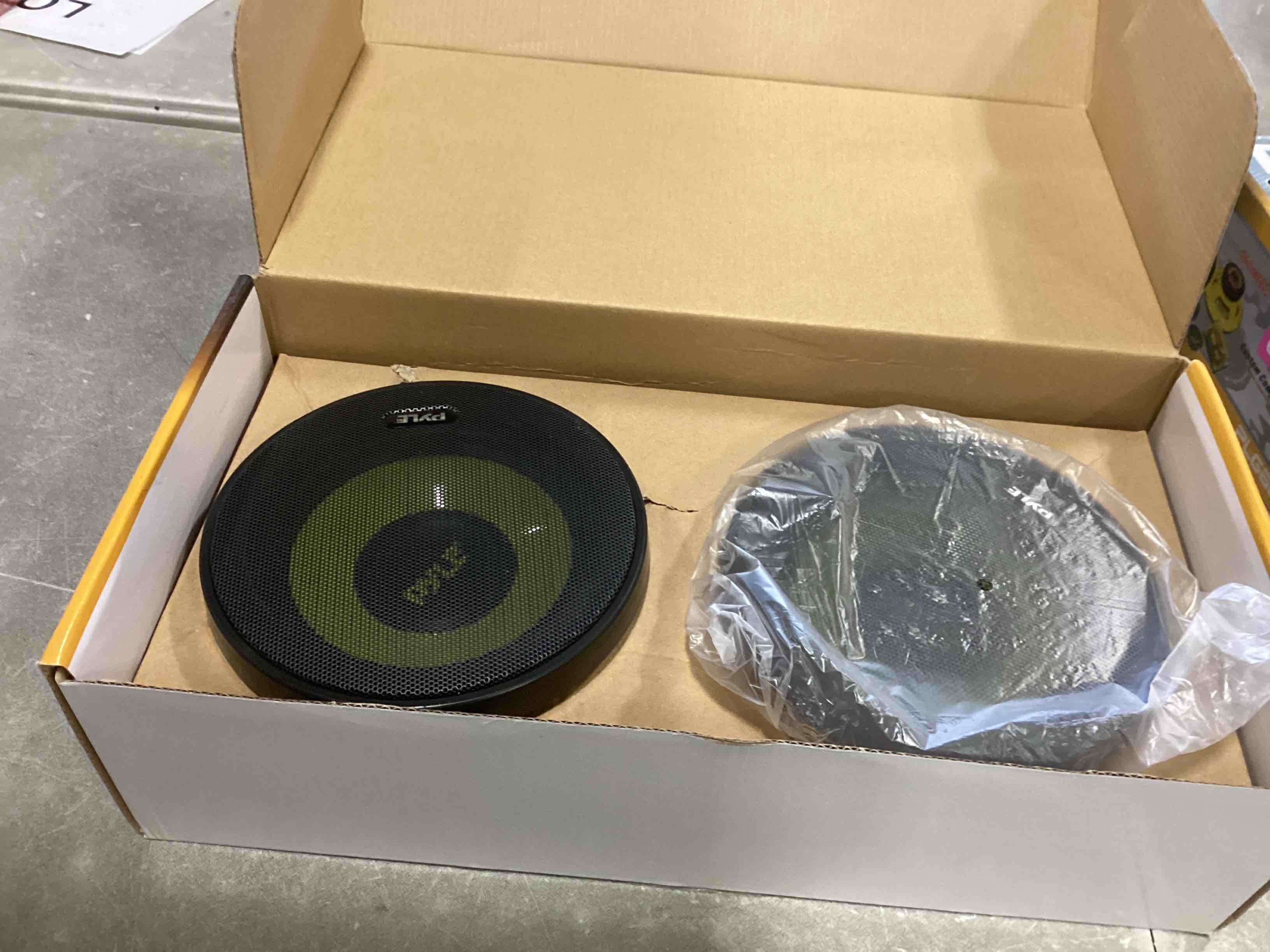 https://s3.amazonaws.com/lotting-images-prod/bidfta/PNK2027371_1736885130089.jpeg