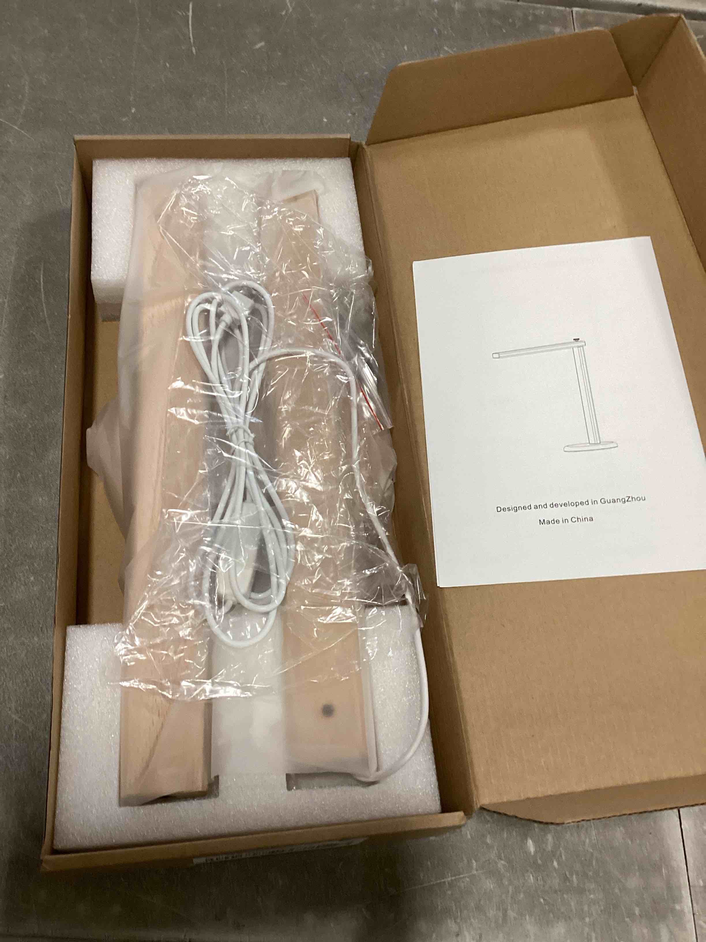 https://s3.amazonaws.com/lotting-images-prod/bidfta/PNK2027385_1736888655198.jpeg
