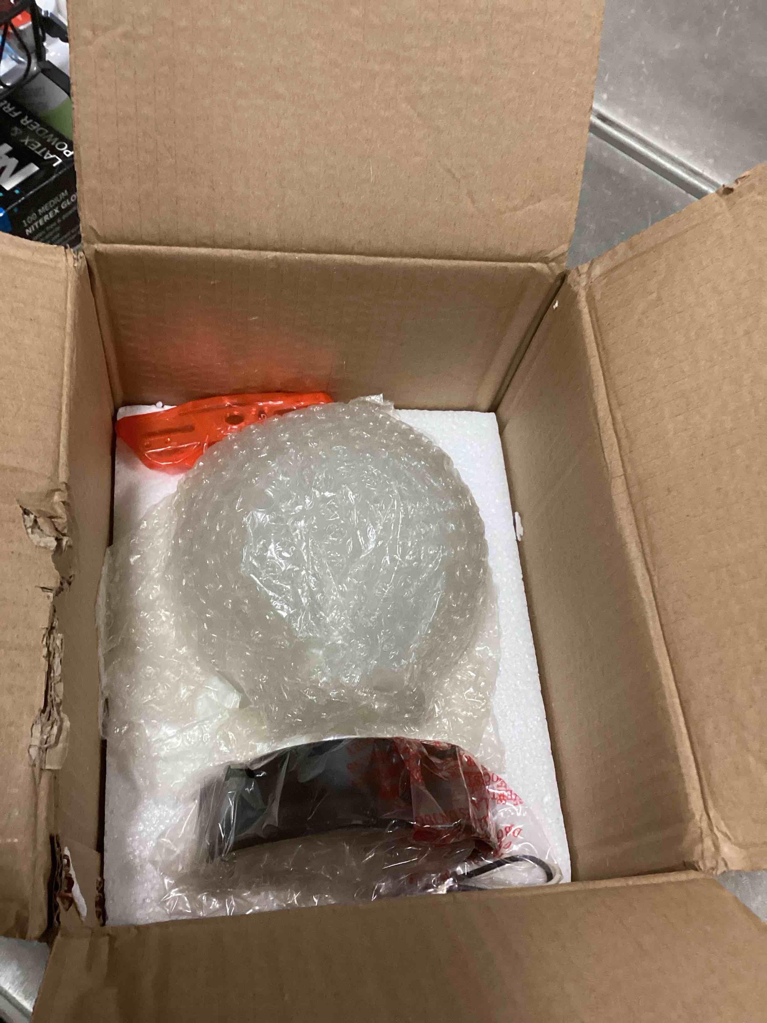 https://s3.amazonaws.com/lotting-images-prod/bidfta/PNK2027414_1736946410393.jpeg