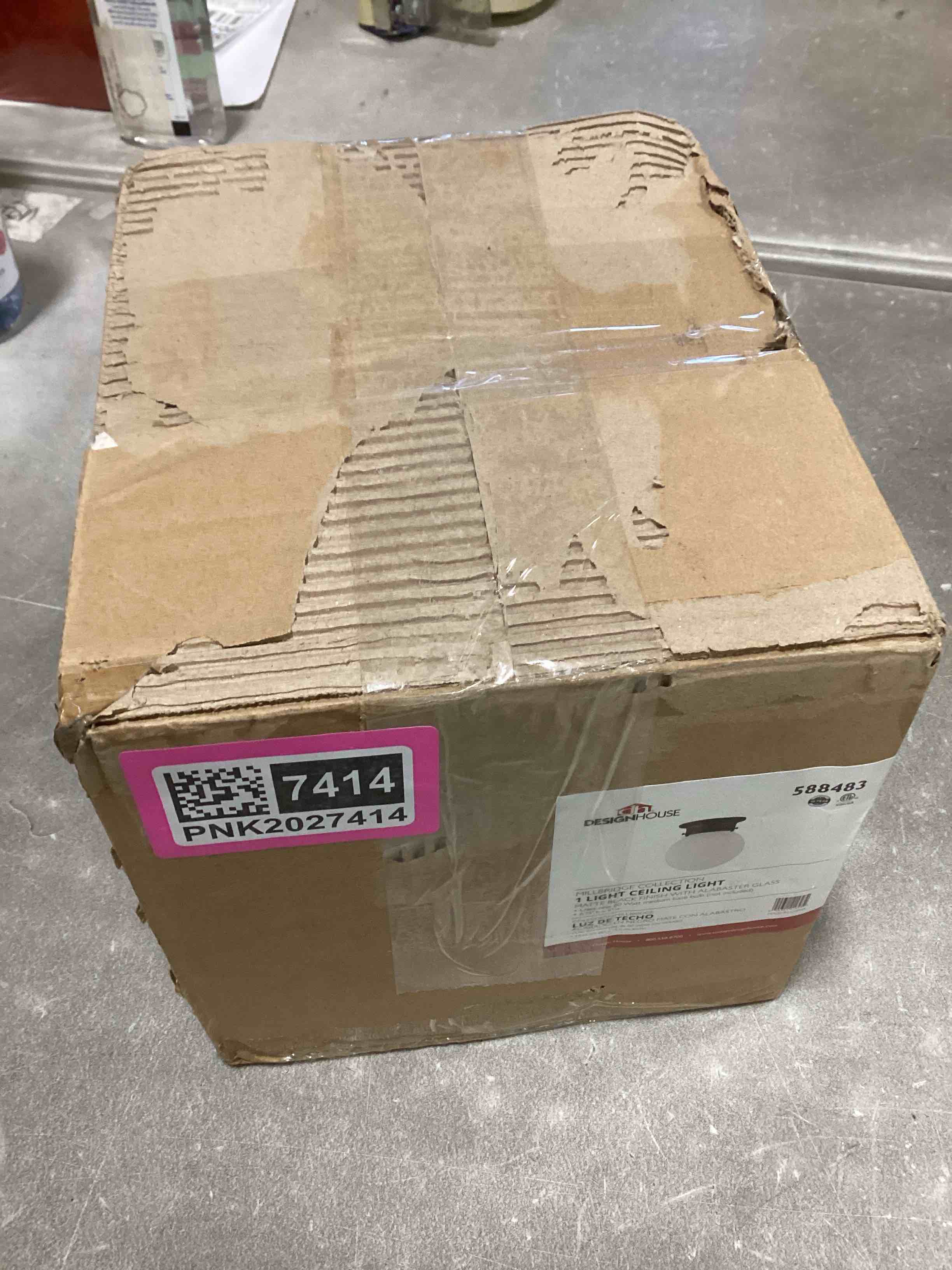 https://s3.amazonaws.com/lotting-images-prod/bidfta/PNK2027414_1736946458221.jpeg