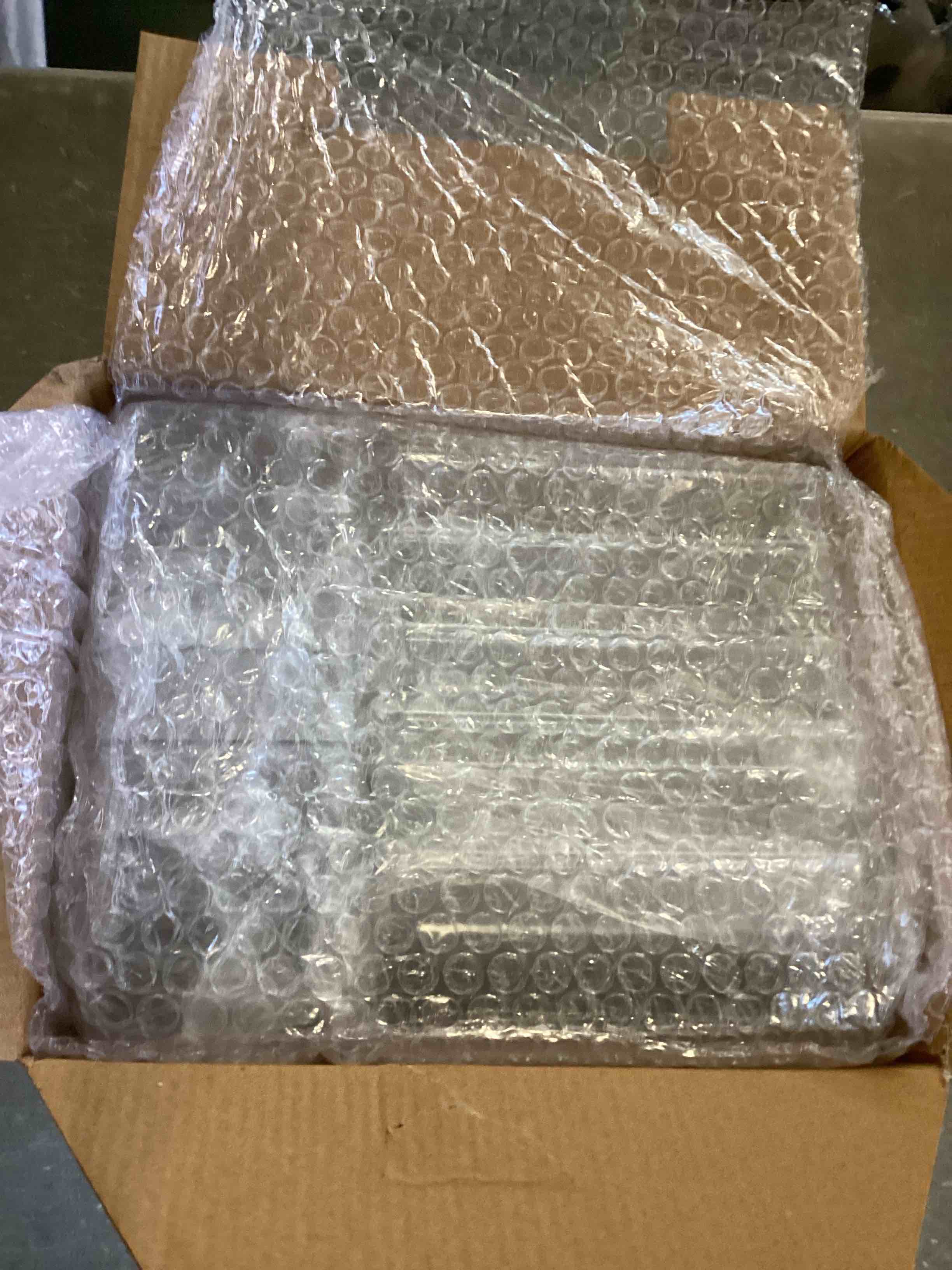 https://s3.amazonaws.com/lotting-images-prod/bidfta/PNK2028581_1737579285889.jpeg