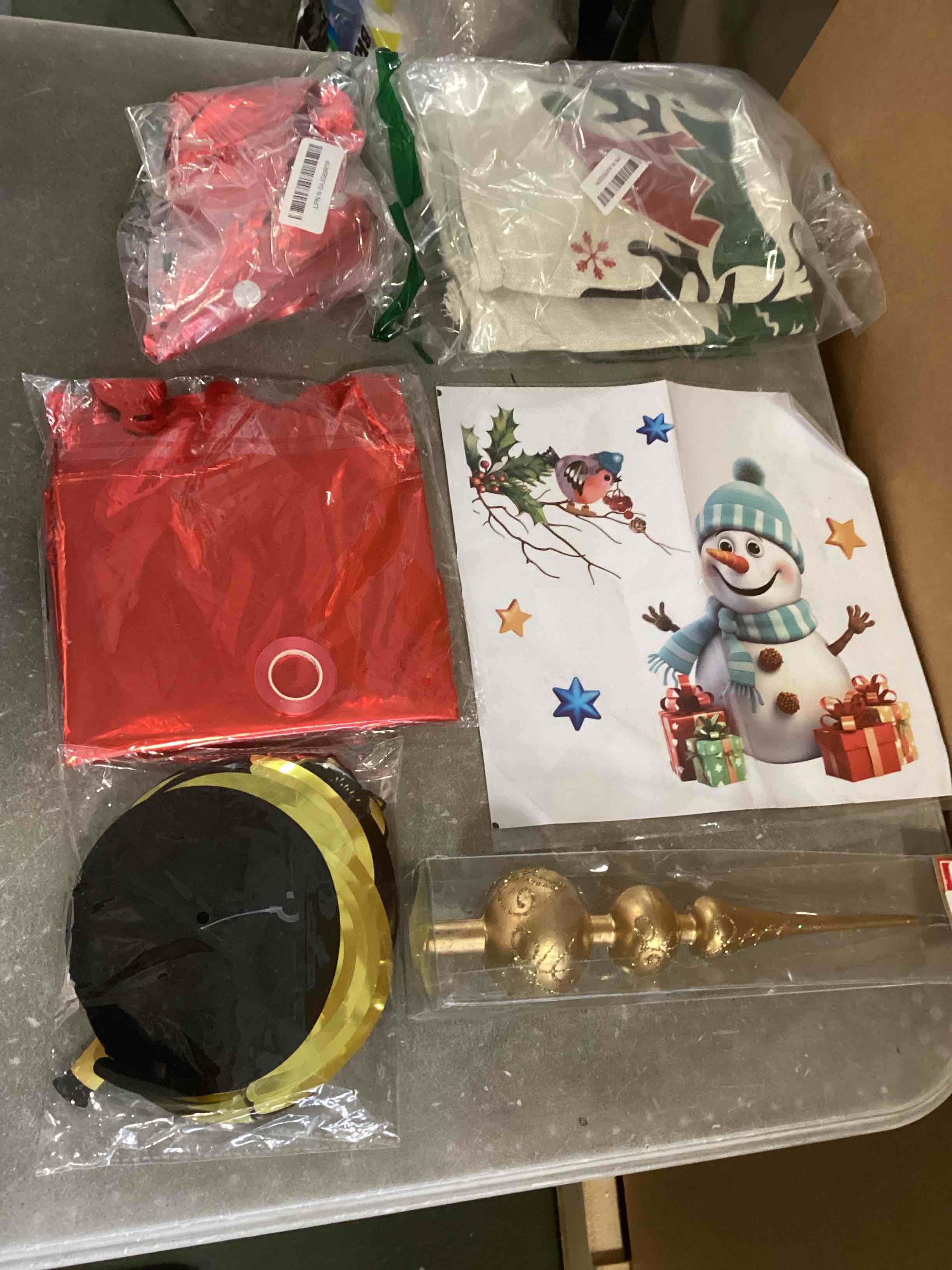 Assorted Christmas items 
