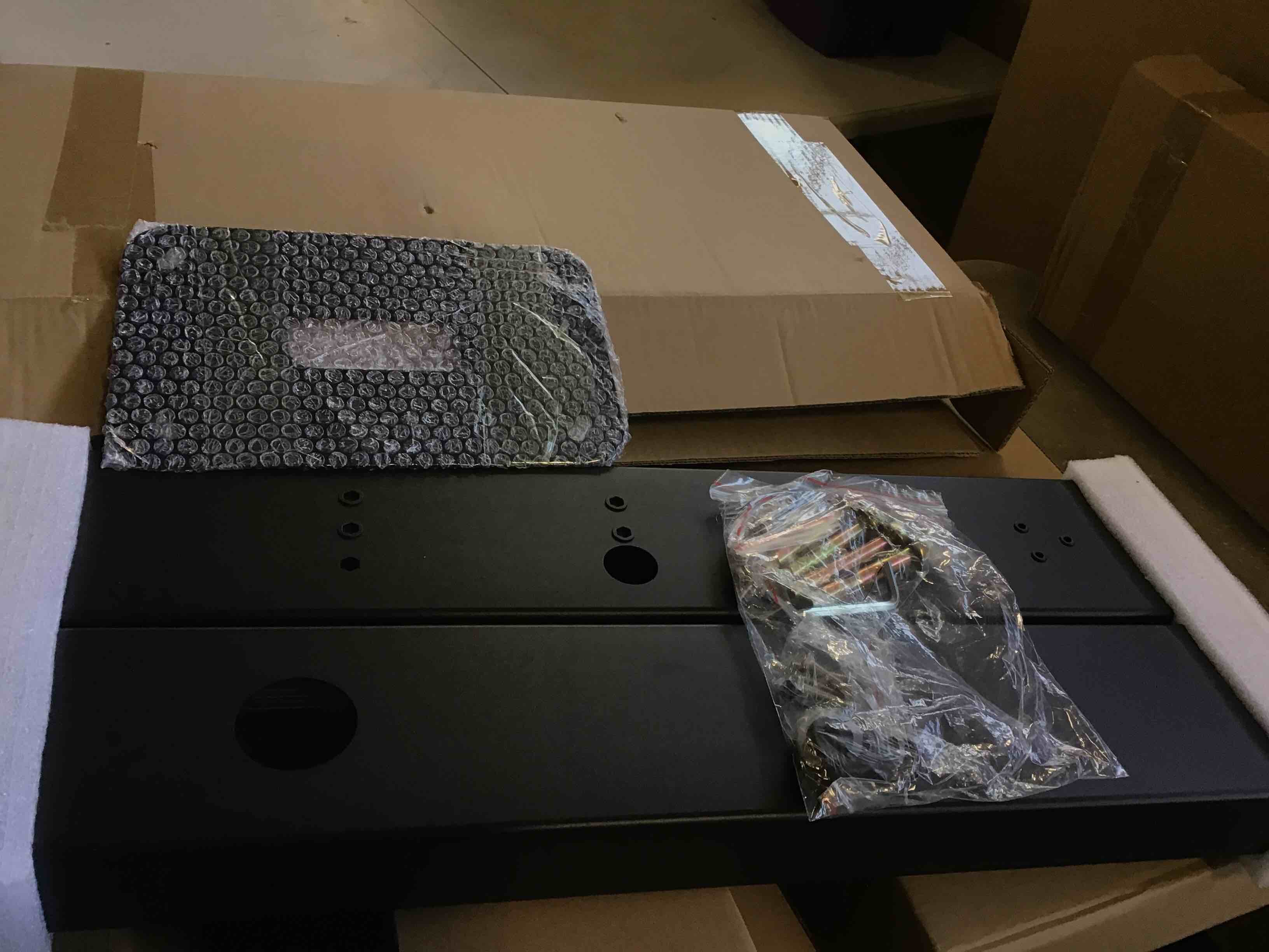 https://s3.amazonaws.com/lotting-images-prod/bidfta/PNK2028901_1737753276612.jpeg