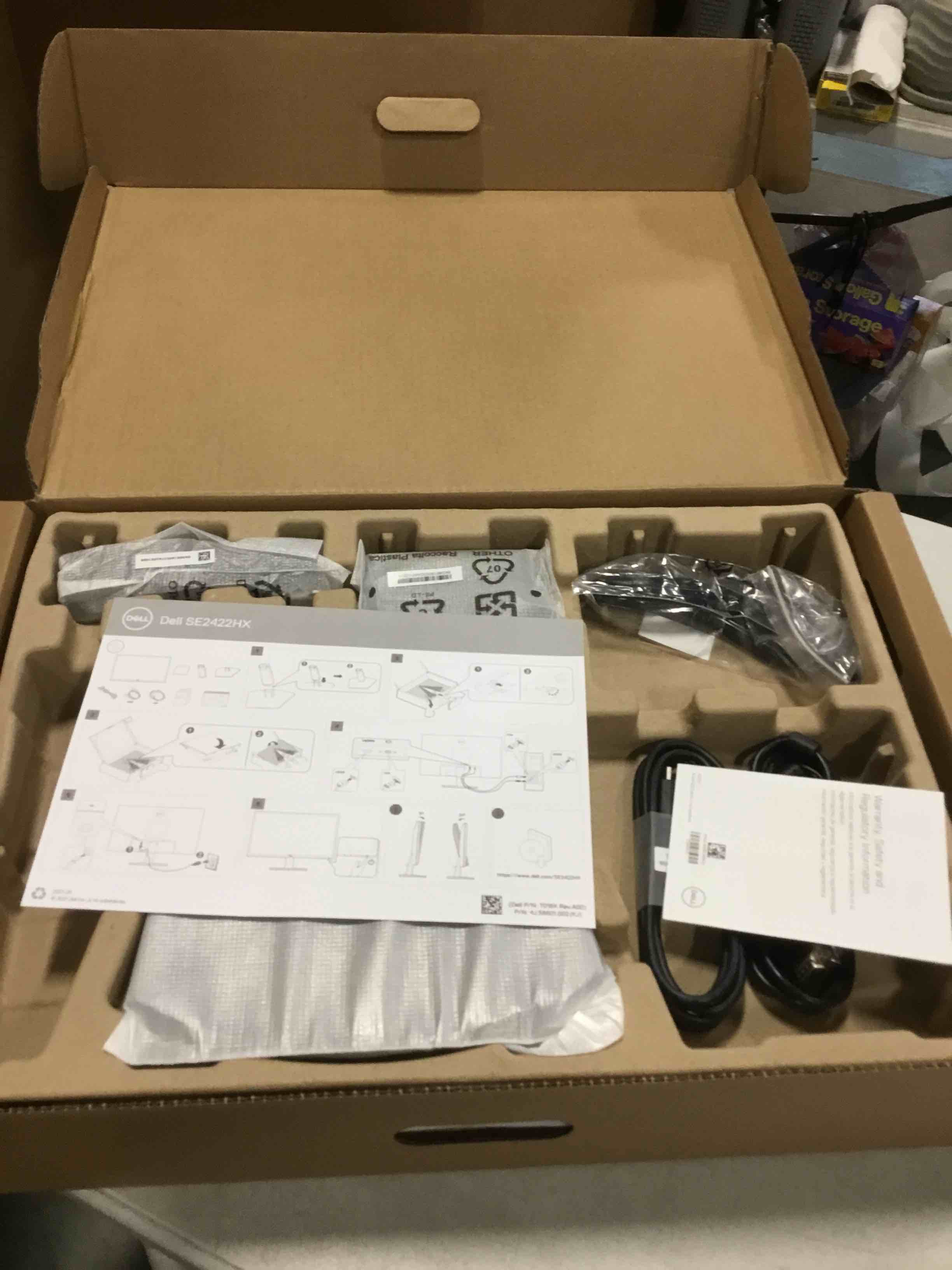 https://s3.amazonaws.com/lotting-images-prod/bidfta/PNK2029103_1735318014489.jpeg