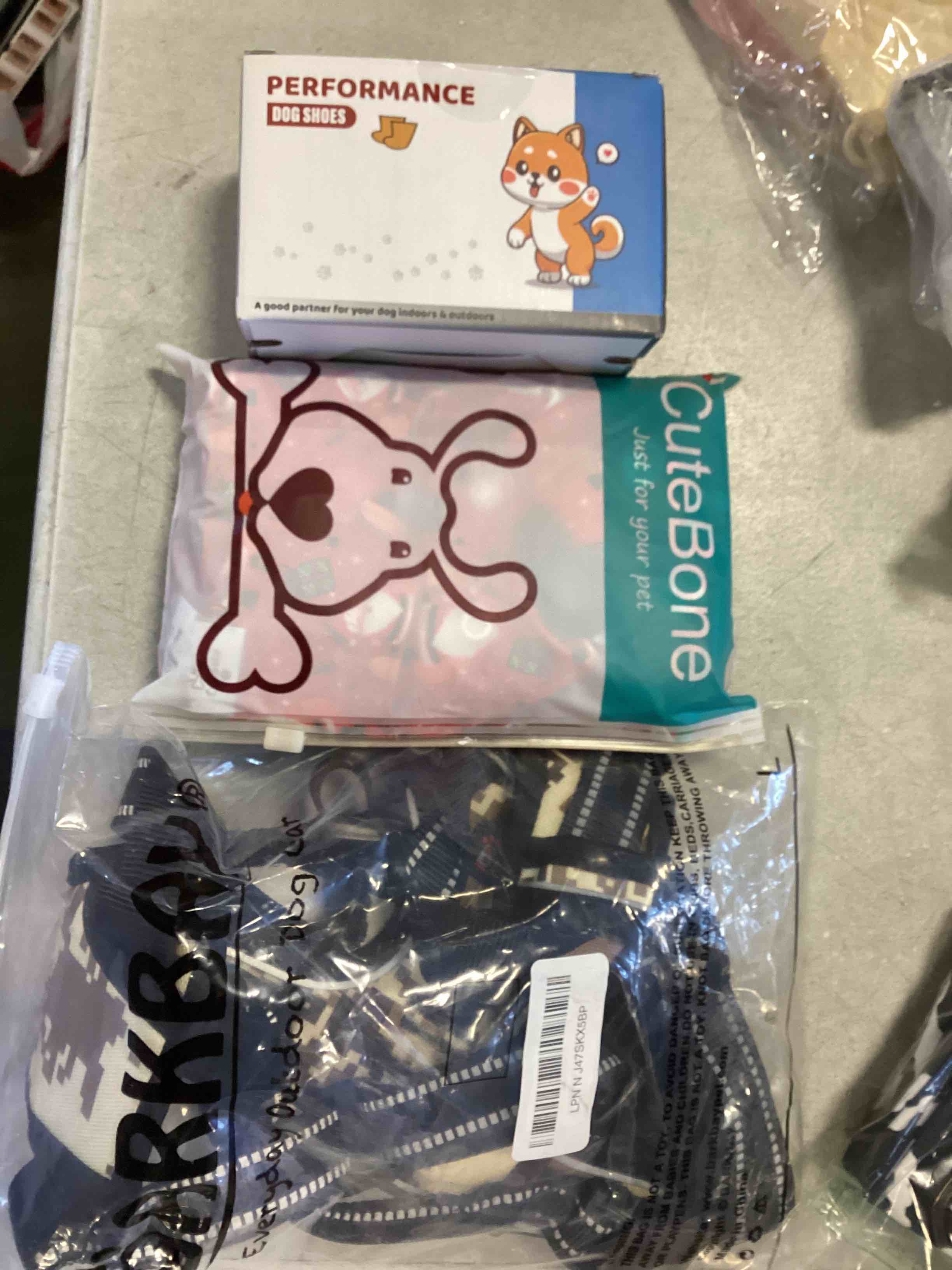 https://s3.amazonaws.com/lotting-images-prod/bidfta/PNK2030602_1736448587645.jpeg