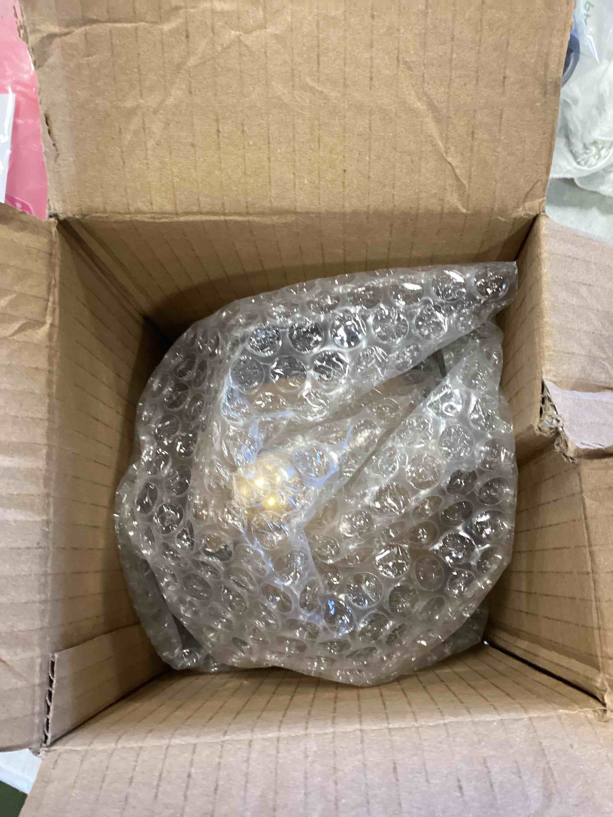 https://s3.amazonaws.com/lotting-images-prod/bidfta/PNK2030611_1736451670423.jpeg