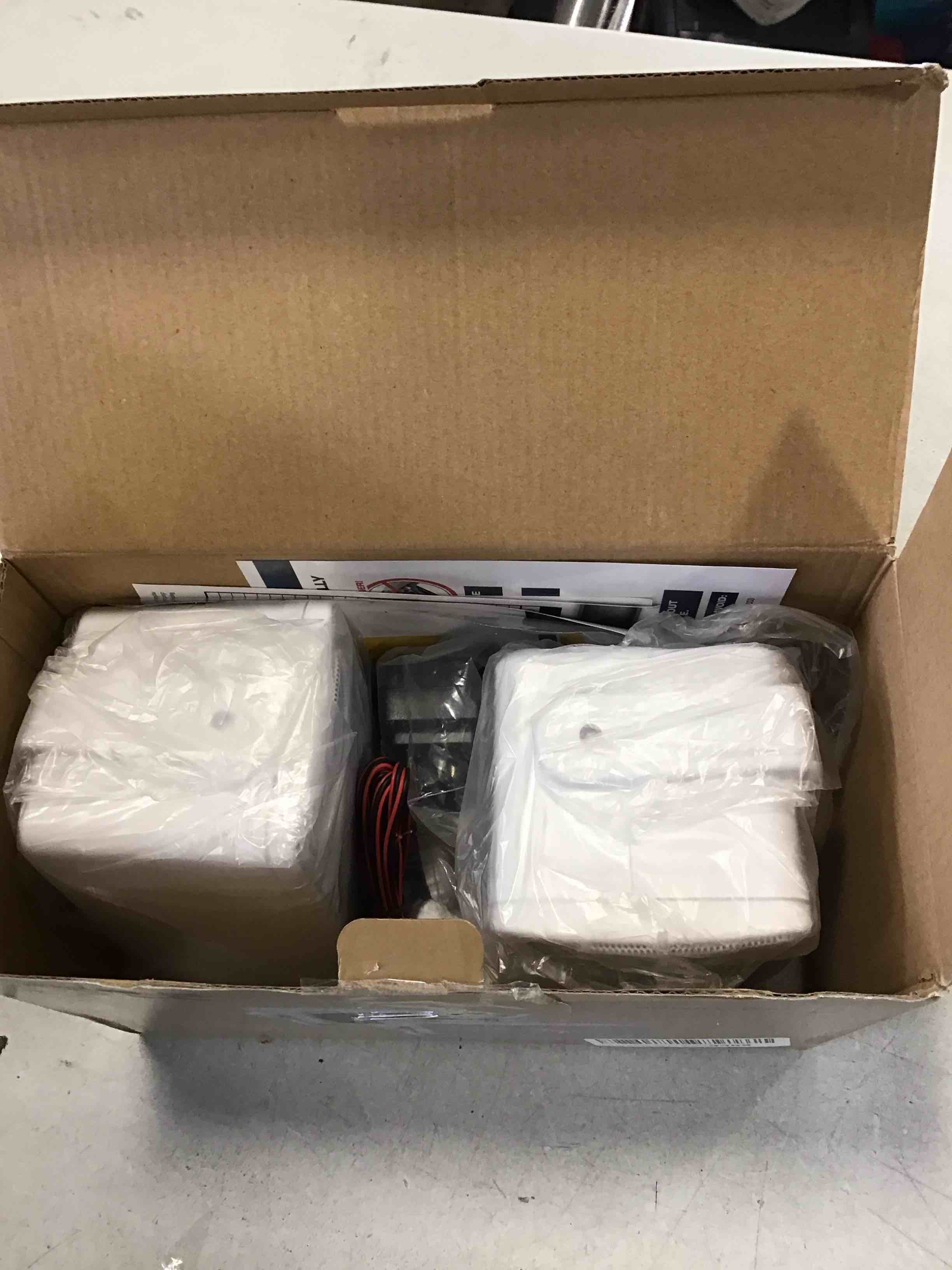 https://s3.amazonaws.com/lotting-images-prod/bidfta/PNK2031221_1736871540603.jpeg