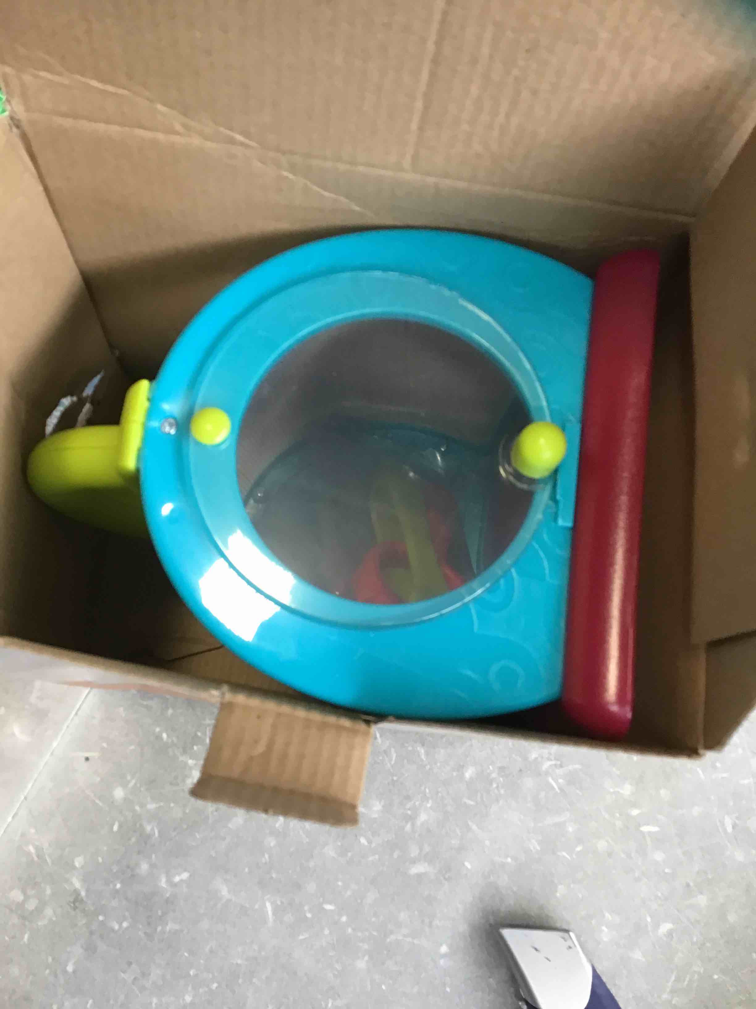 https://s3.amazonaws.com/lotting-images-prod/bidfta/PNK2032364_1739822032607.jpeg