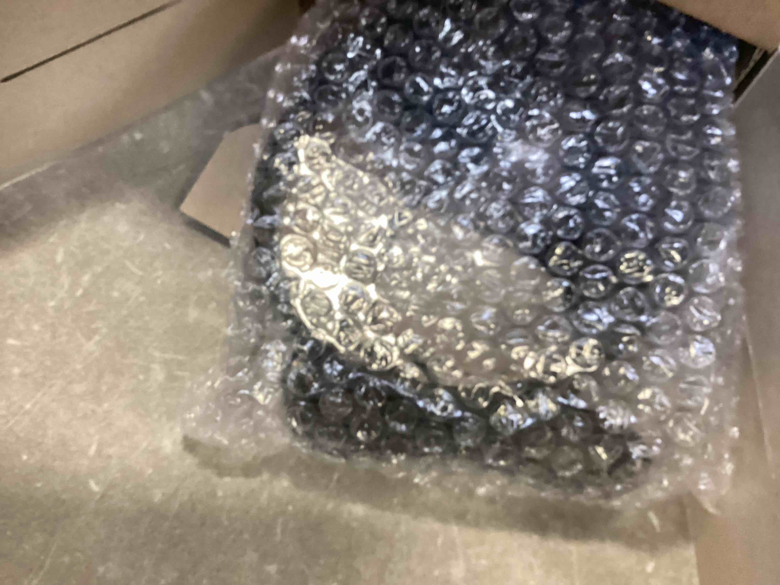 https://s3.amazonaws.com/lotting-images-prod/bidfta/PNK2033908_1740679037696.jpeg