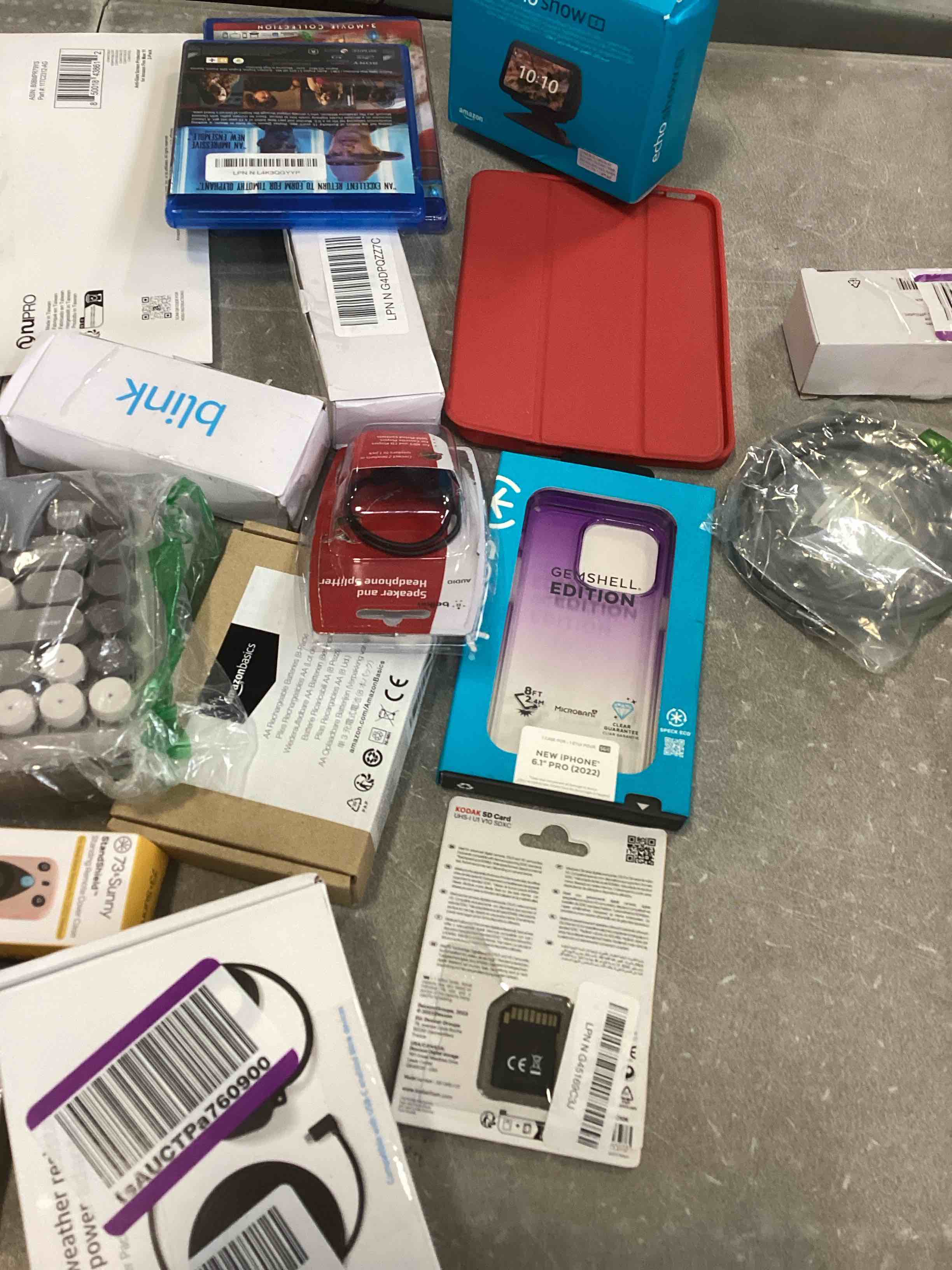 https://s3.amazonaws.com/lotting-images-prod/bidfta/PNK2033925_1740680975201.jpeg