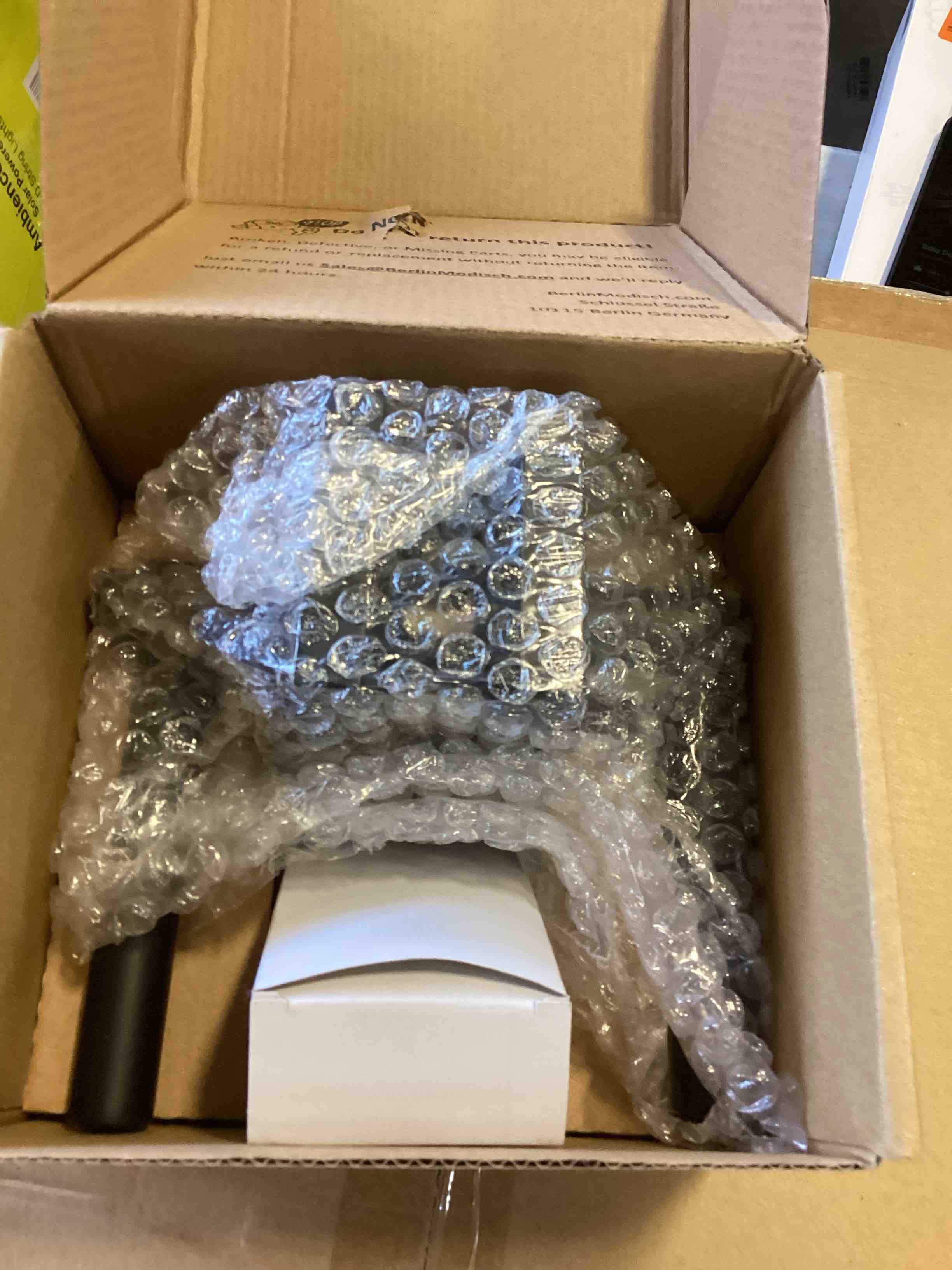 https://s3.amazonaws.com/lotting-images-prod/bidfta/PNK2035106_1739561210621.jpeg