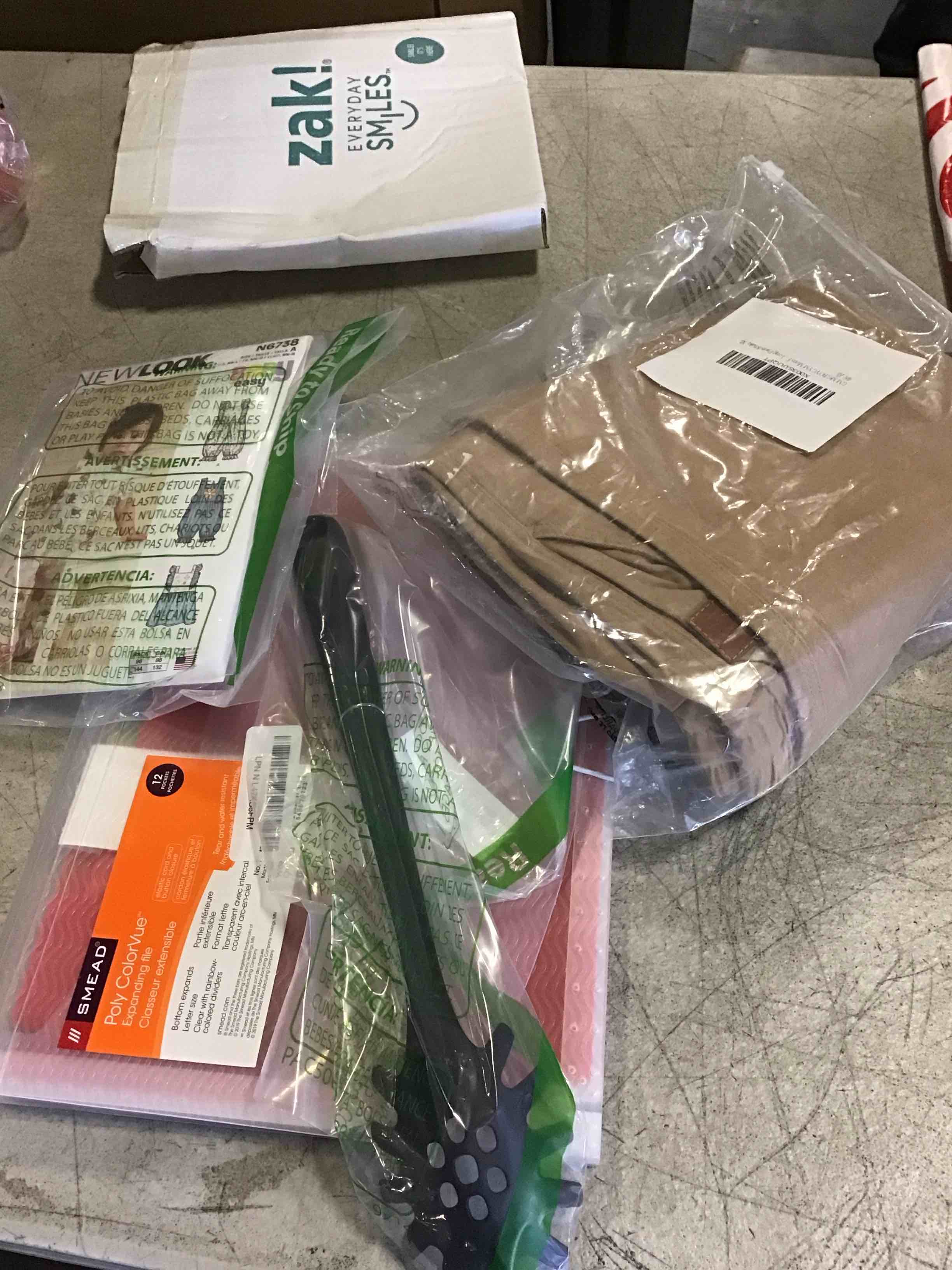 https://s3.amazonaws.com/lotting-images-prod/bidfta/PNK2035379_1740598067523.jpeg