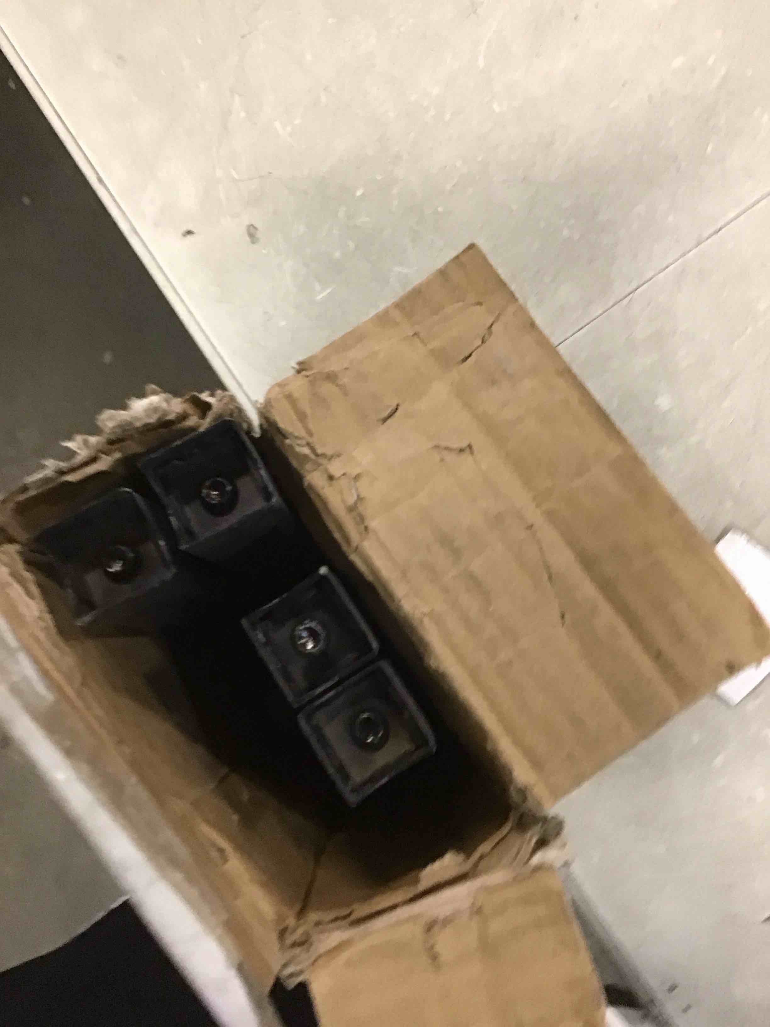 https://s3.amazonaws.com/lotting-images-prod/bidfta/PNK2035532_1740682258388.jpeg