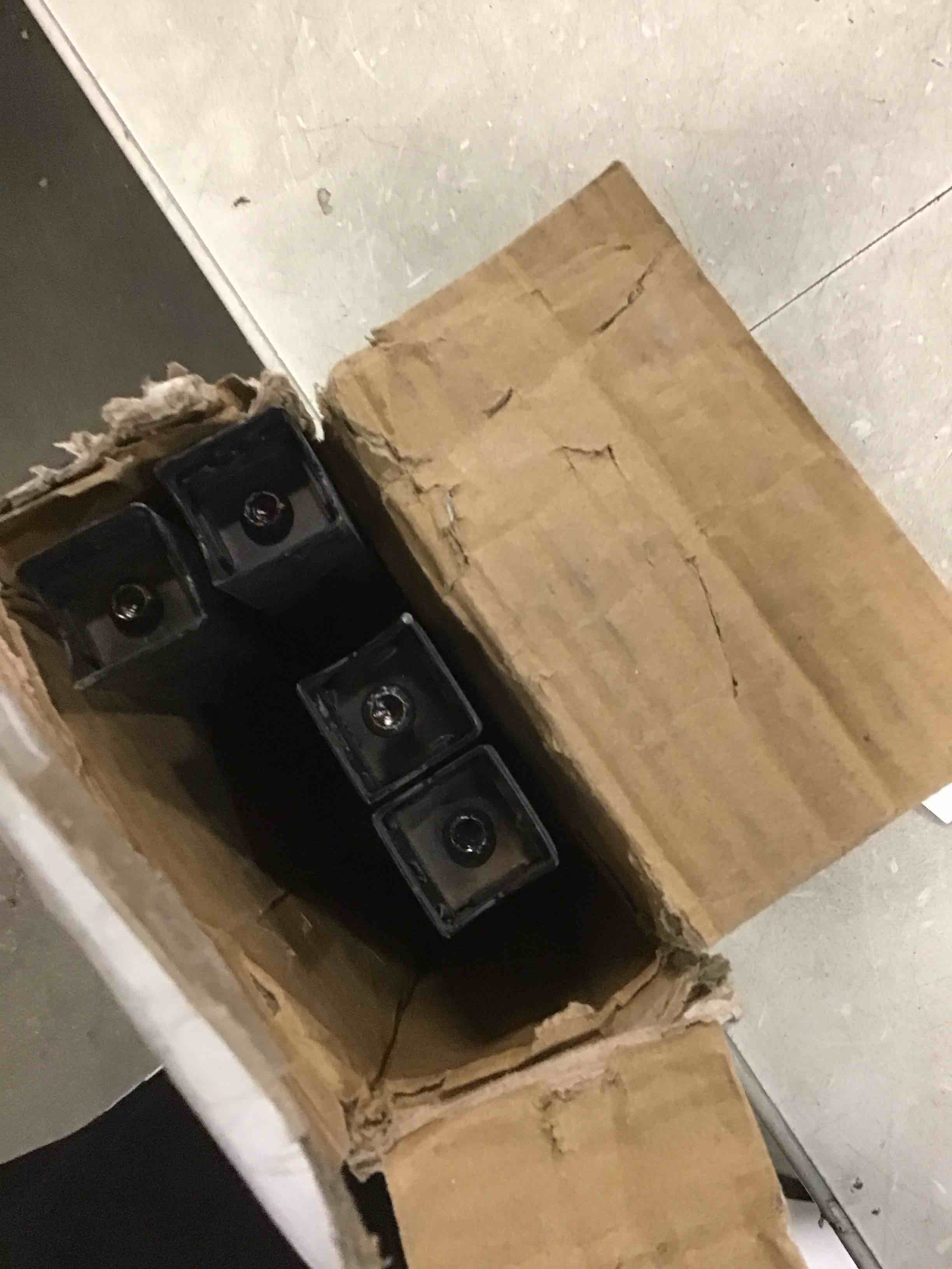 https://s3.amazonaws.com/lotting-images-prod/bidfta/PNK2035532_1740682259318.jpeg