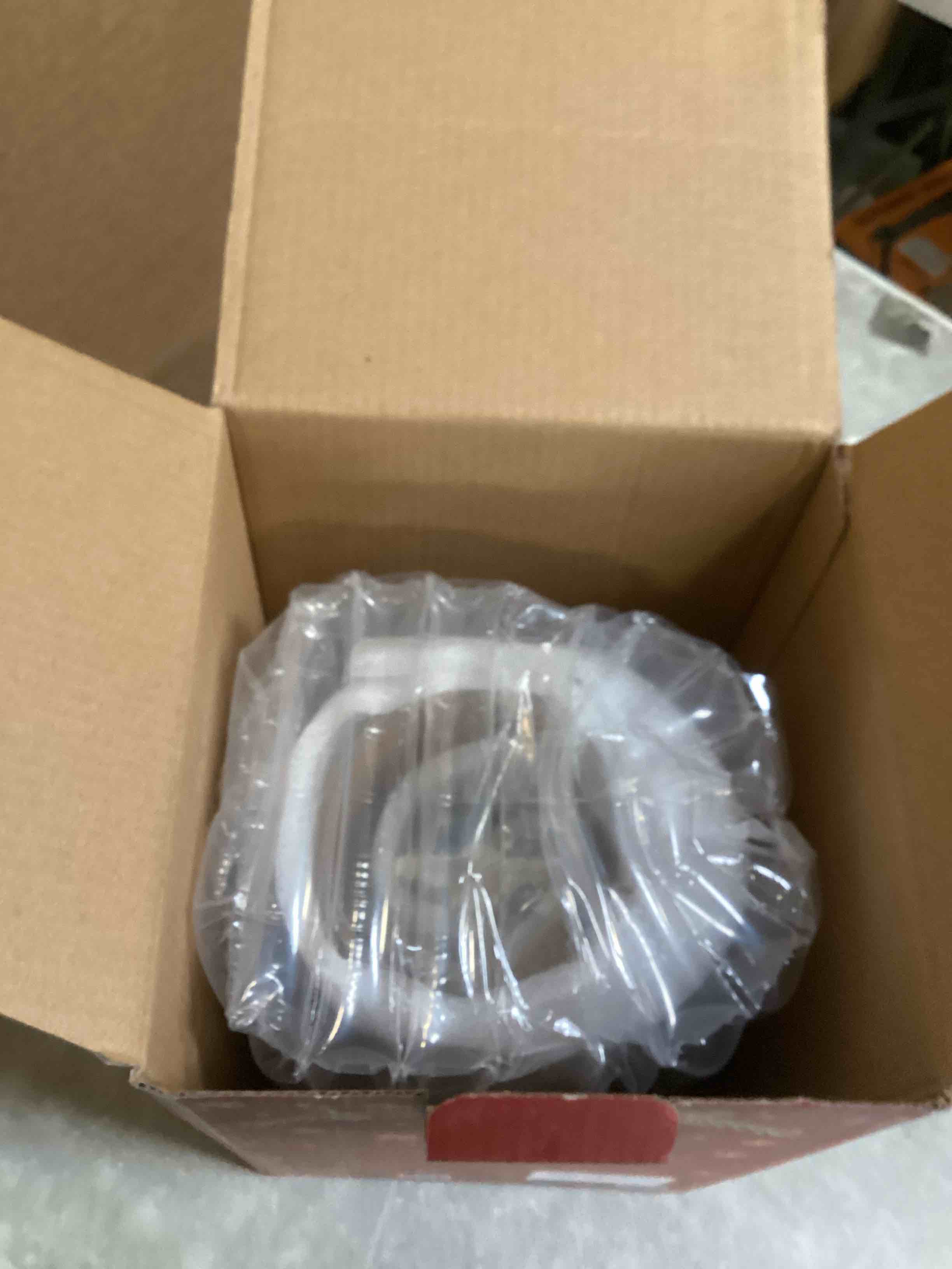 https://s3.amazonaws.com/lotting-images-prod/bidfta/PNK2036508_1743433722395.jpeg