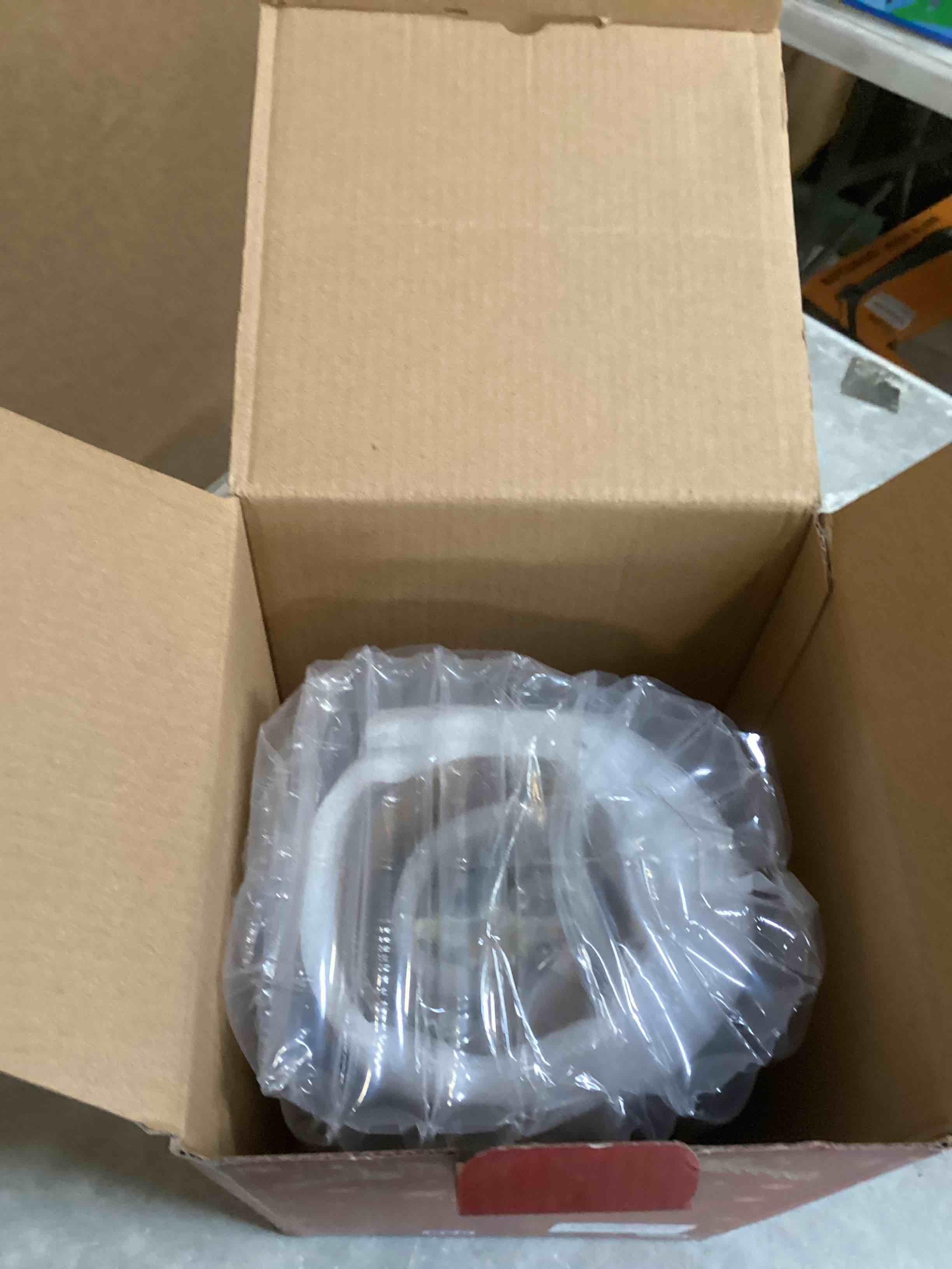 https://s3.amazonaws.com/lotting-images-prod/bidfta/PNK2036508_1743433723284.jpeg