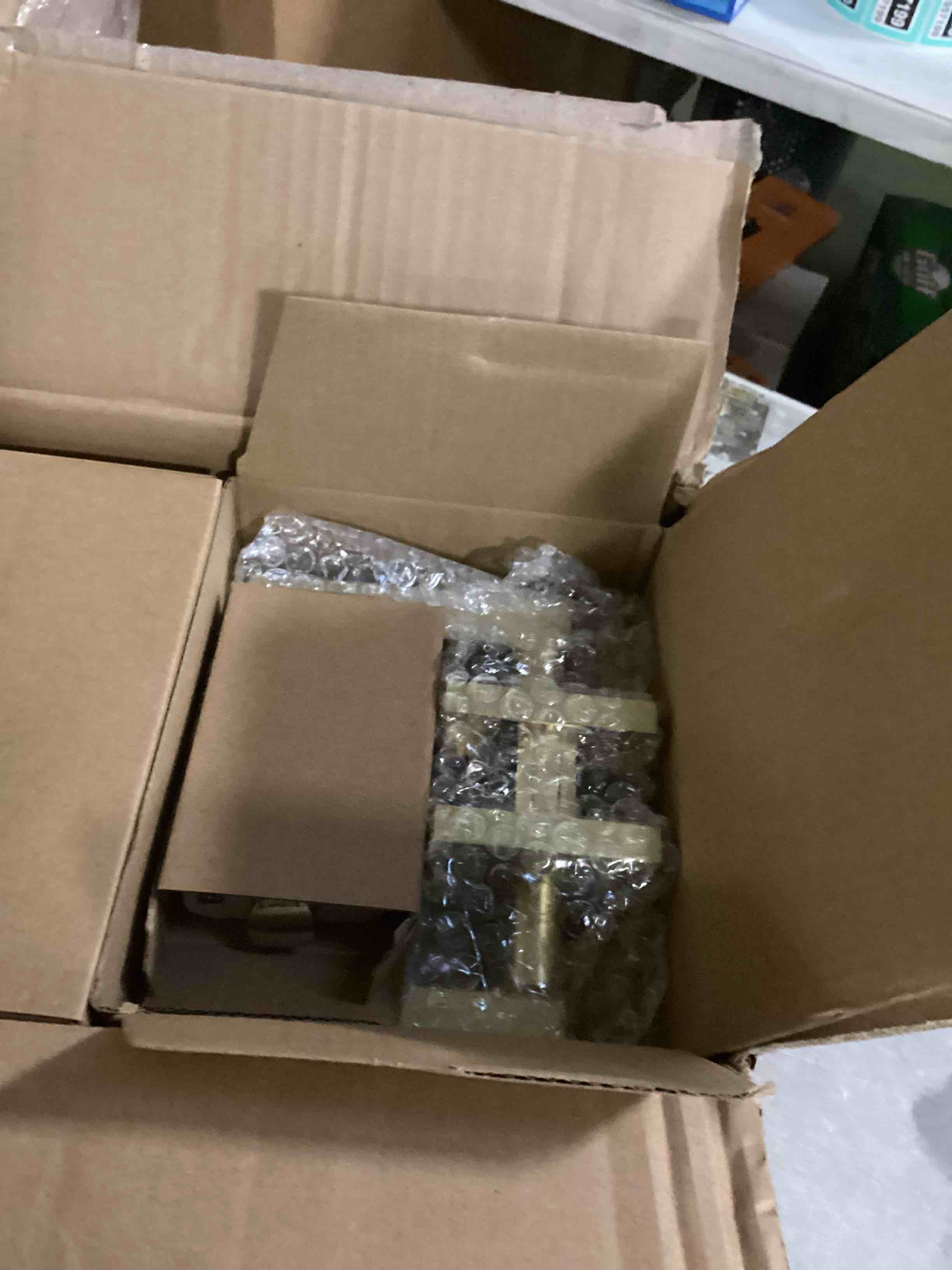 https://s3.amazonaws.com/lotting-images-prod/bidfta/PNK2036561_1743427822797.jpeg