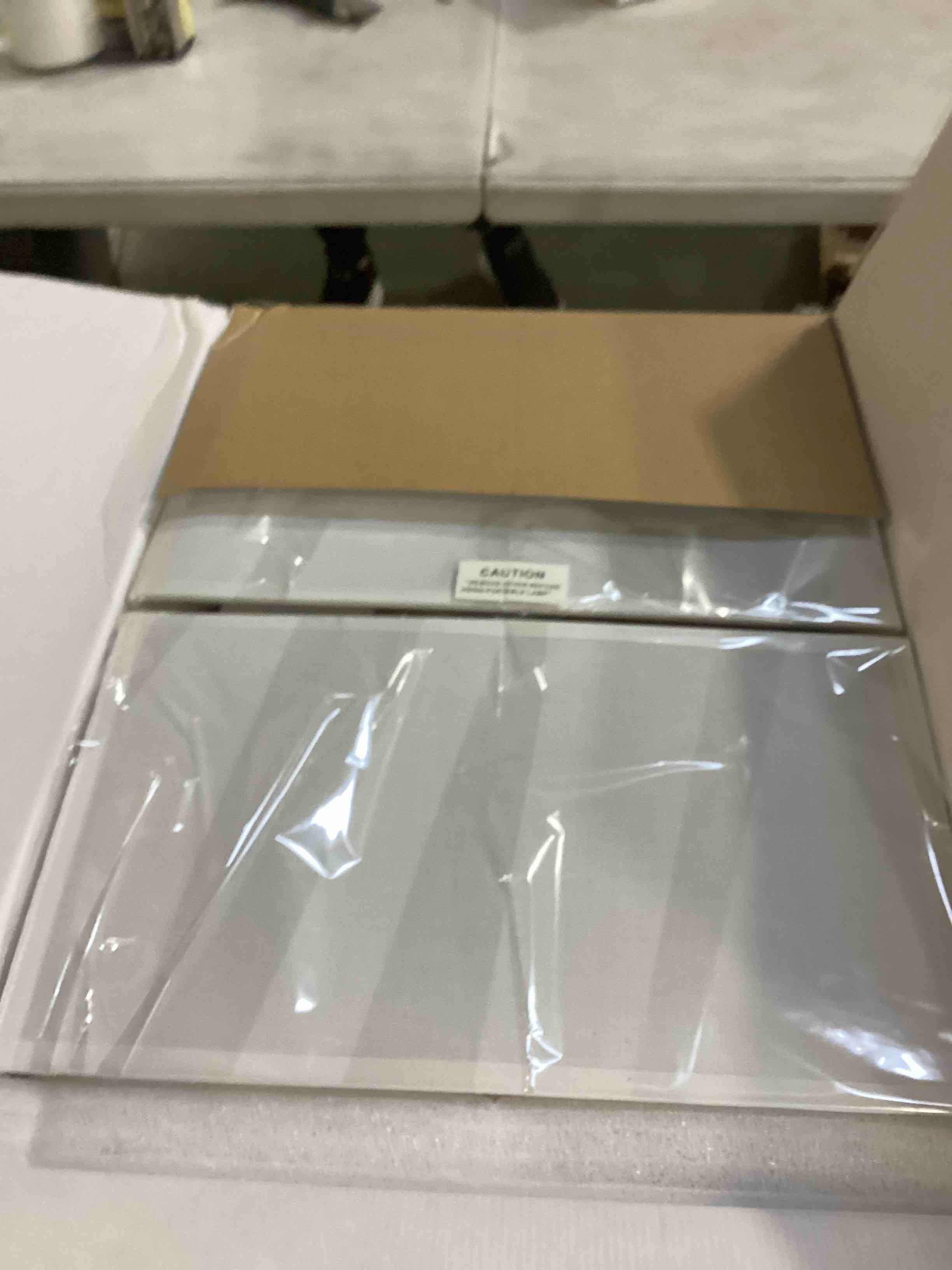 https://s3.amazonaws.com/lotting-images-prod/bidfta/PNK2036769_1743513766602.jpeg