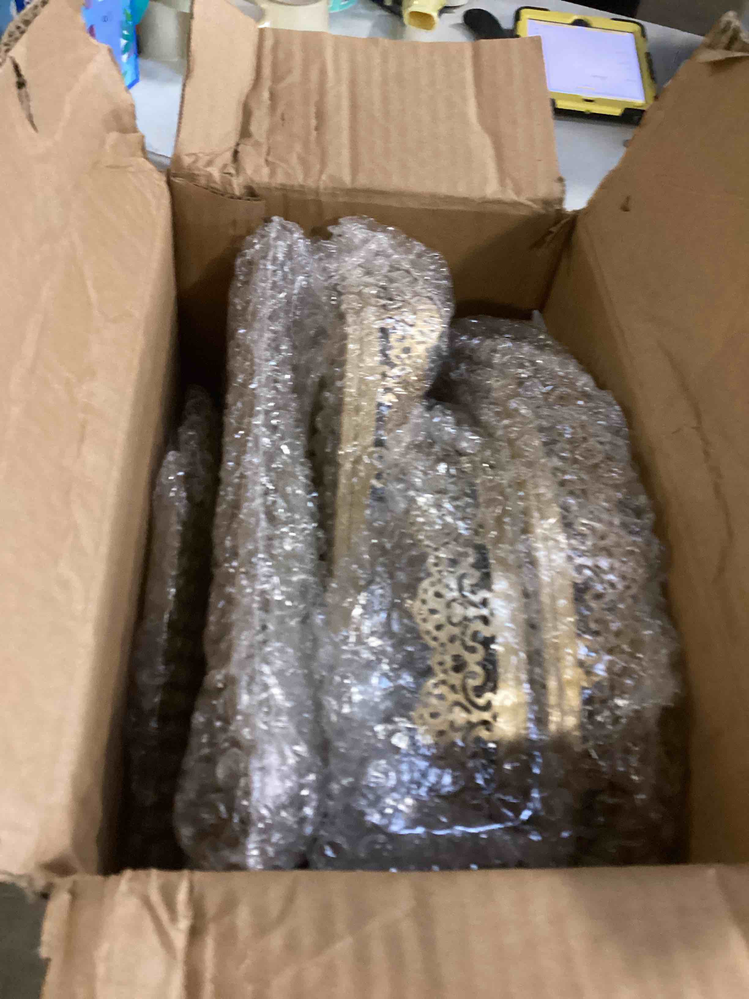 https://s3.amazonaws.com/lotting-images-prod/bidfta/PNK2036787_1743511849690.jpeg
