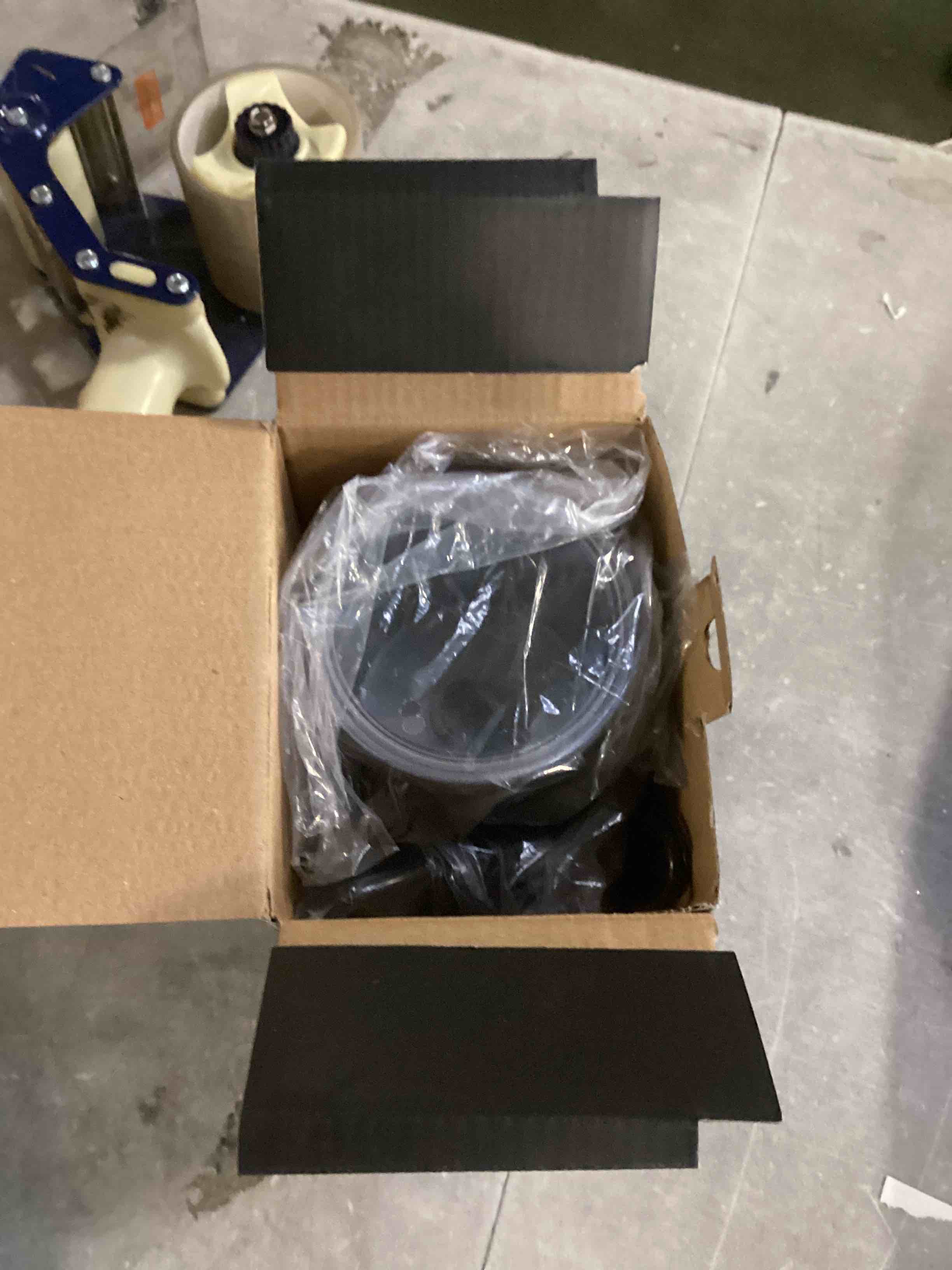 https://s3.amazonaws.com/lotting-images-prod/bidfta/PNK2036804_1743510727703.jpeg