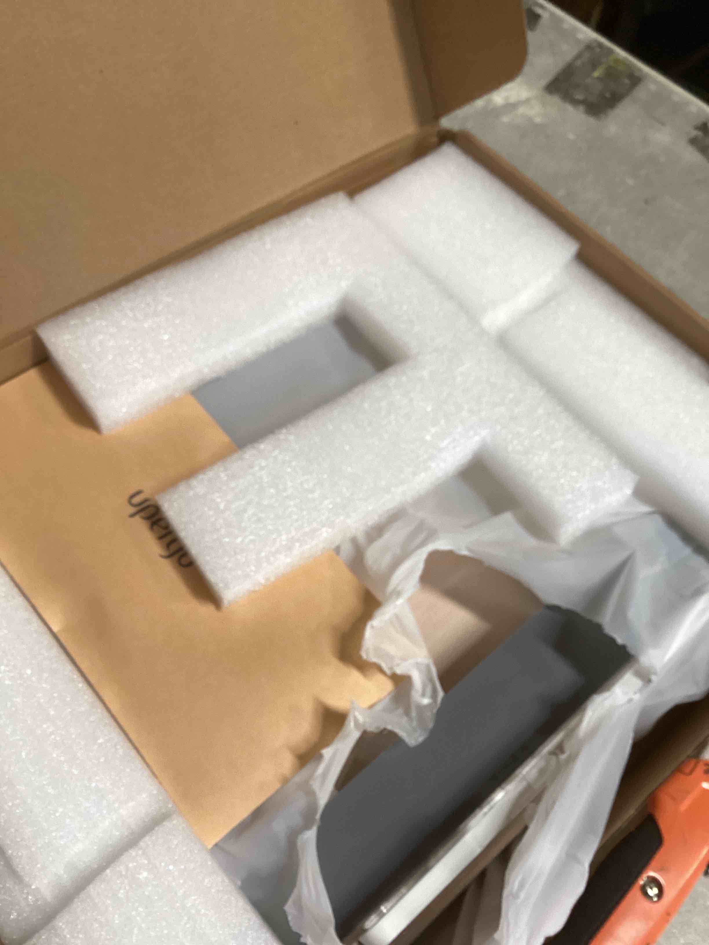 https://s3.amazonaws.com/lotting-images-prod/bidfta/PNK2036841_1743532756521.jpeg
