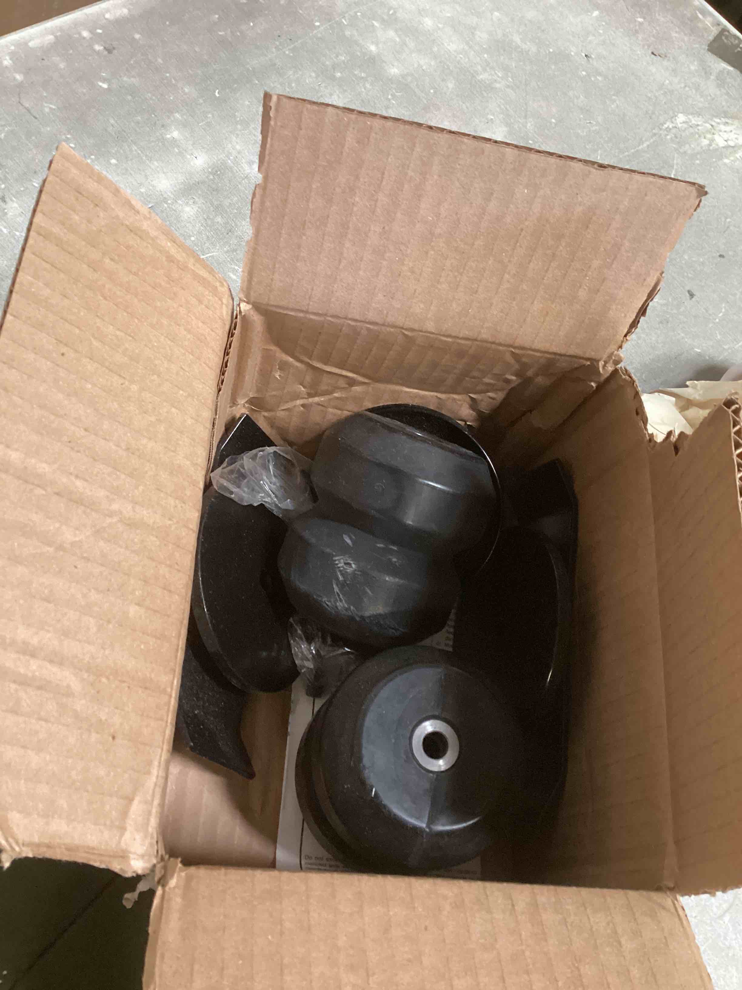 https://s3.amazonaws.com/lotting-images-prod/bidfta/PNK2036861_1743530093074.jpeg