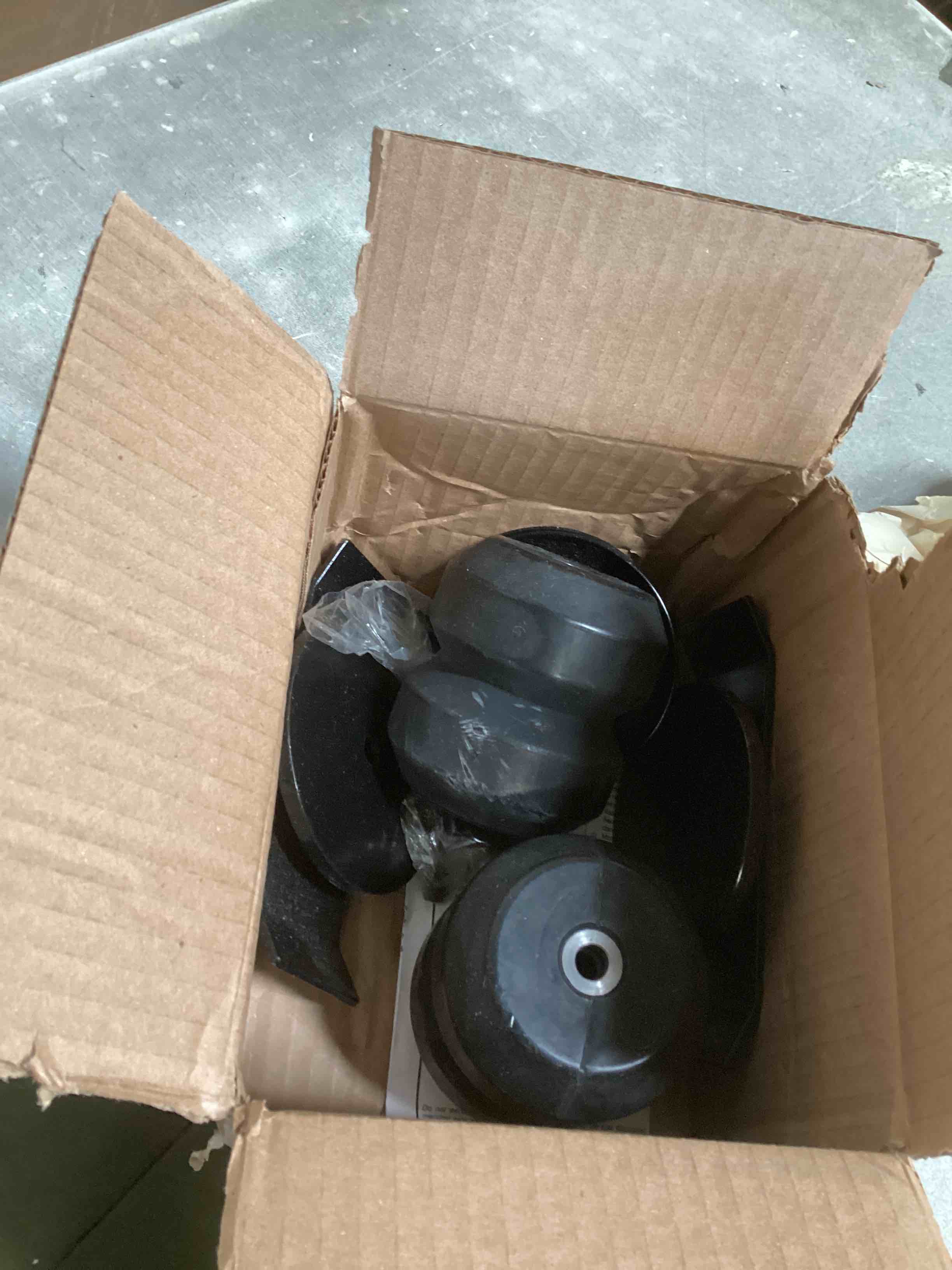 https://s3.amazonaws.com/lotting-images-prod/bidfta/PNK2036861_1743530093917.jpeg