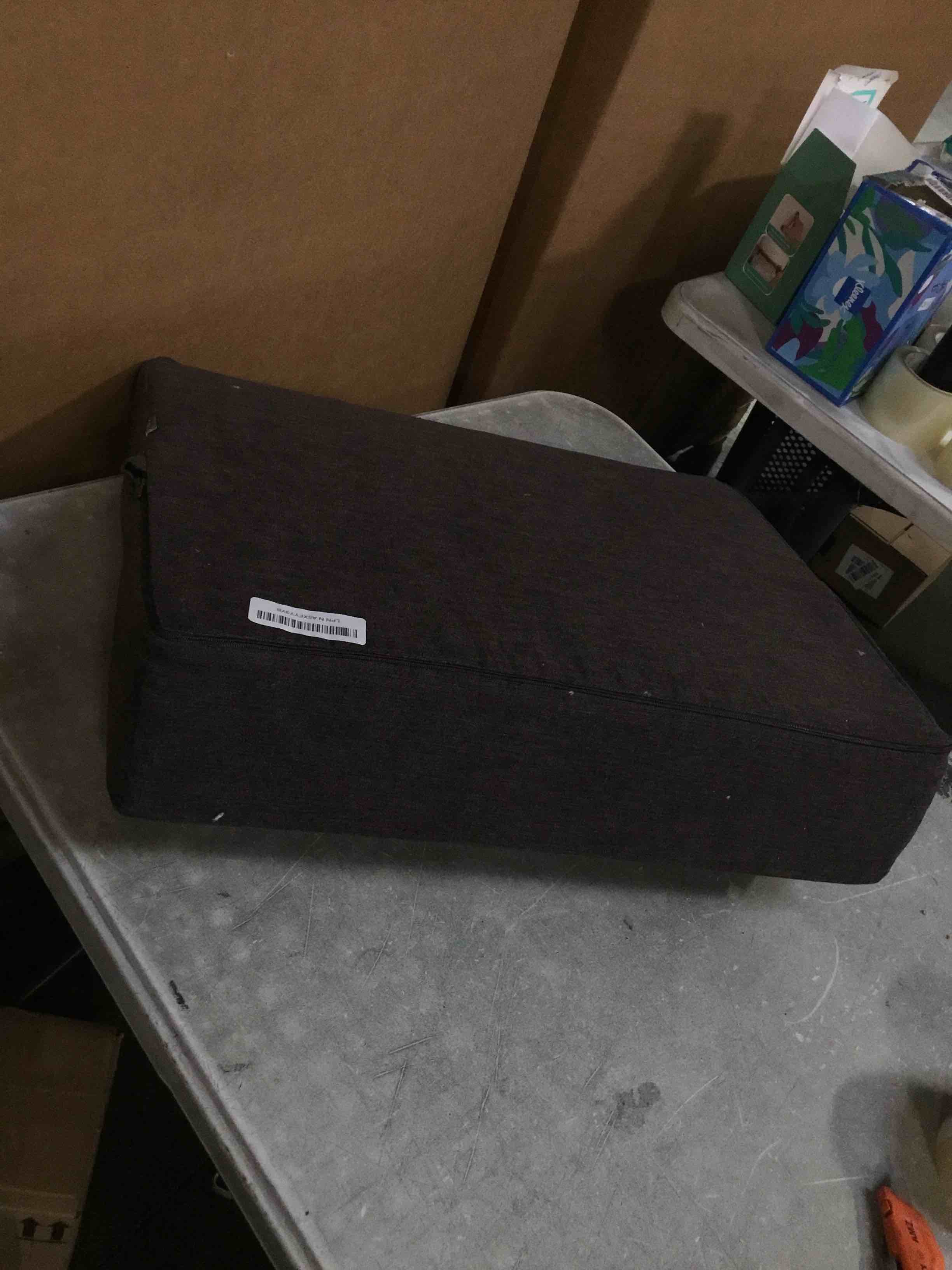 https://s3.amazonaws.com/lotting-images-prod/bidfta/PNK2037321_1743691437266.jpeg
